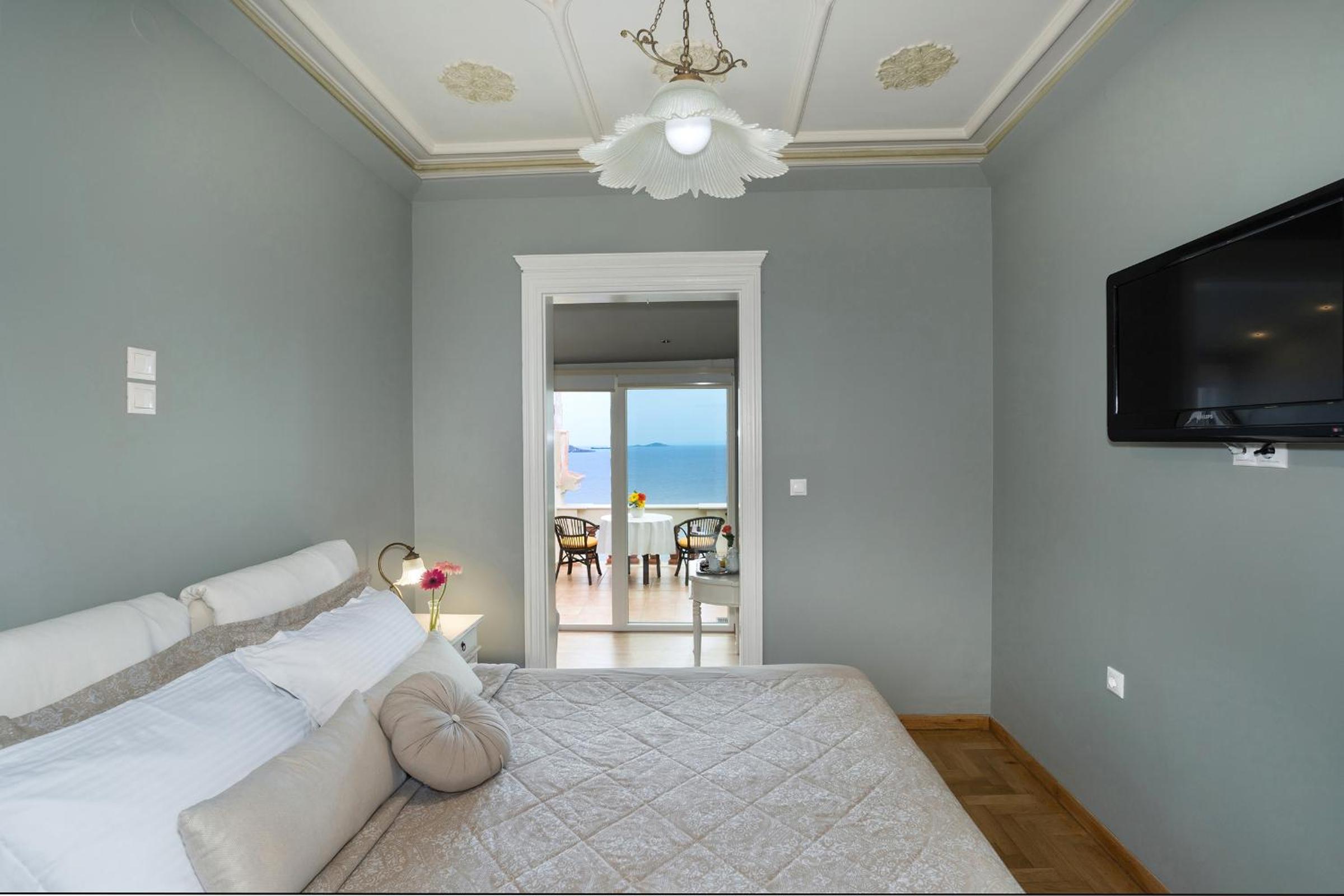Premium Room with Sea View (Main Building) - Photo 11