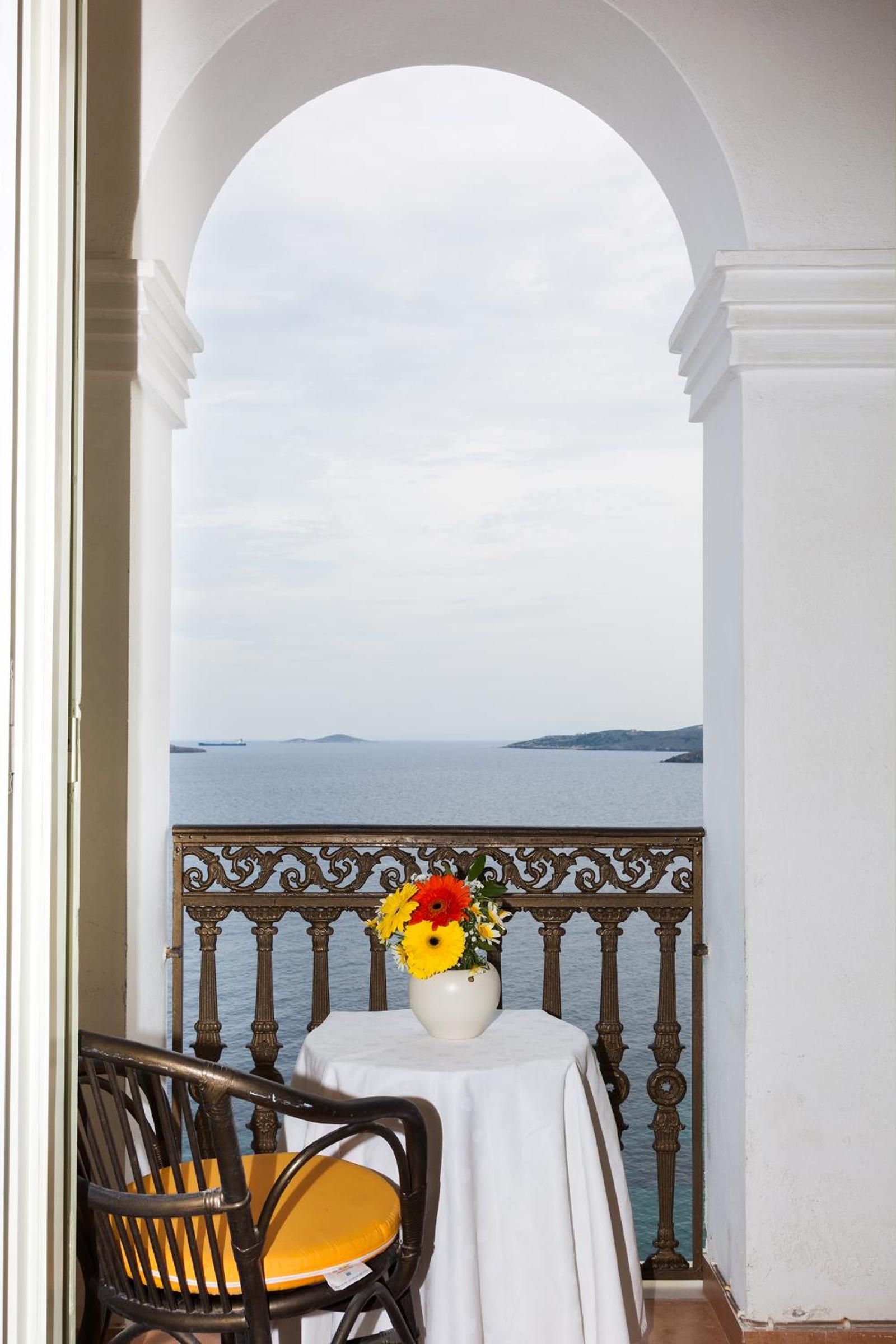 Premium Room with Sea View (Main Building) - Photo 6