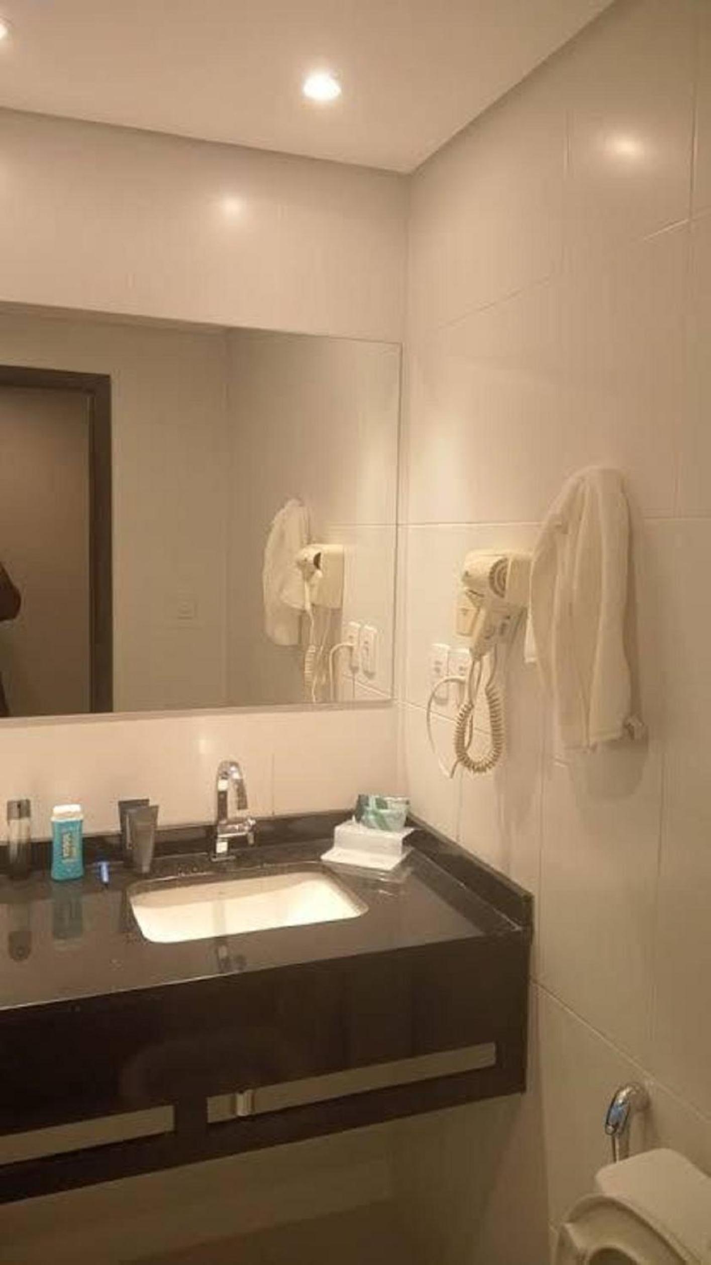 1 Queen Bed, Luxury Suite, Non-Smoking - Photo 4