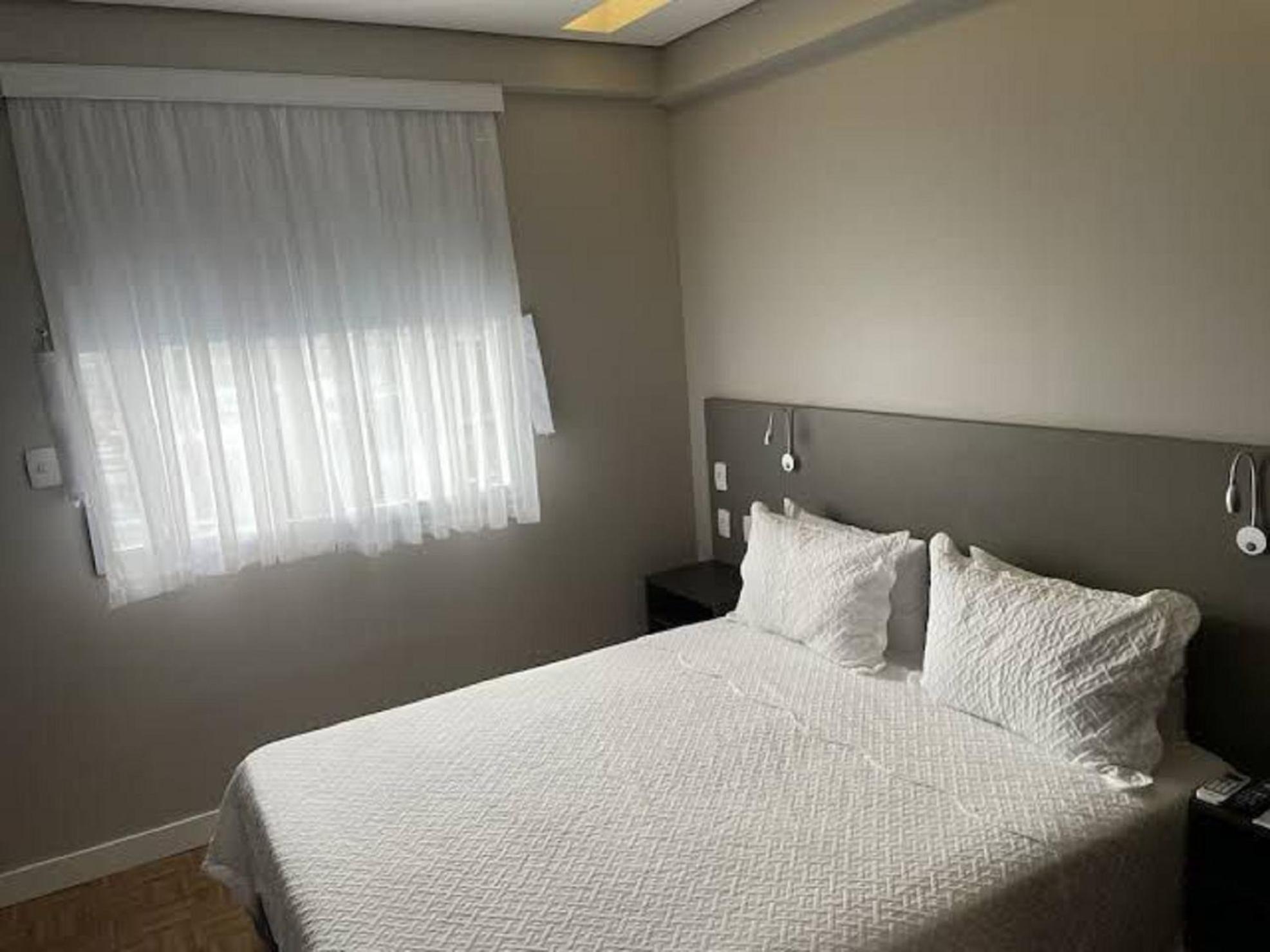 1 Queen Bed, Luxury Suite, Non-Smoking - Photo 3