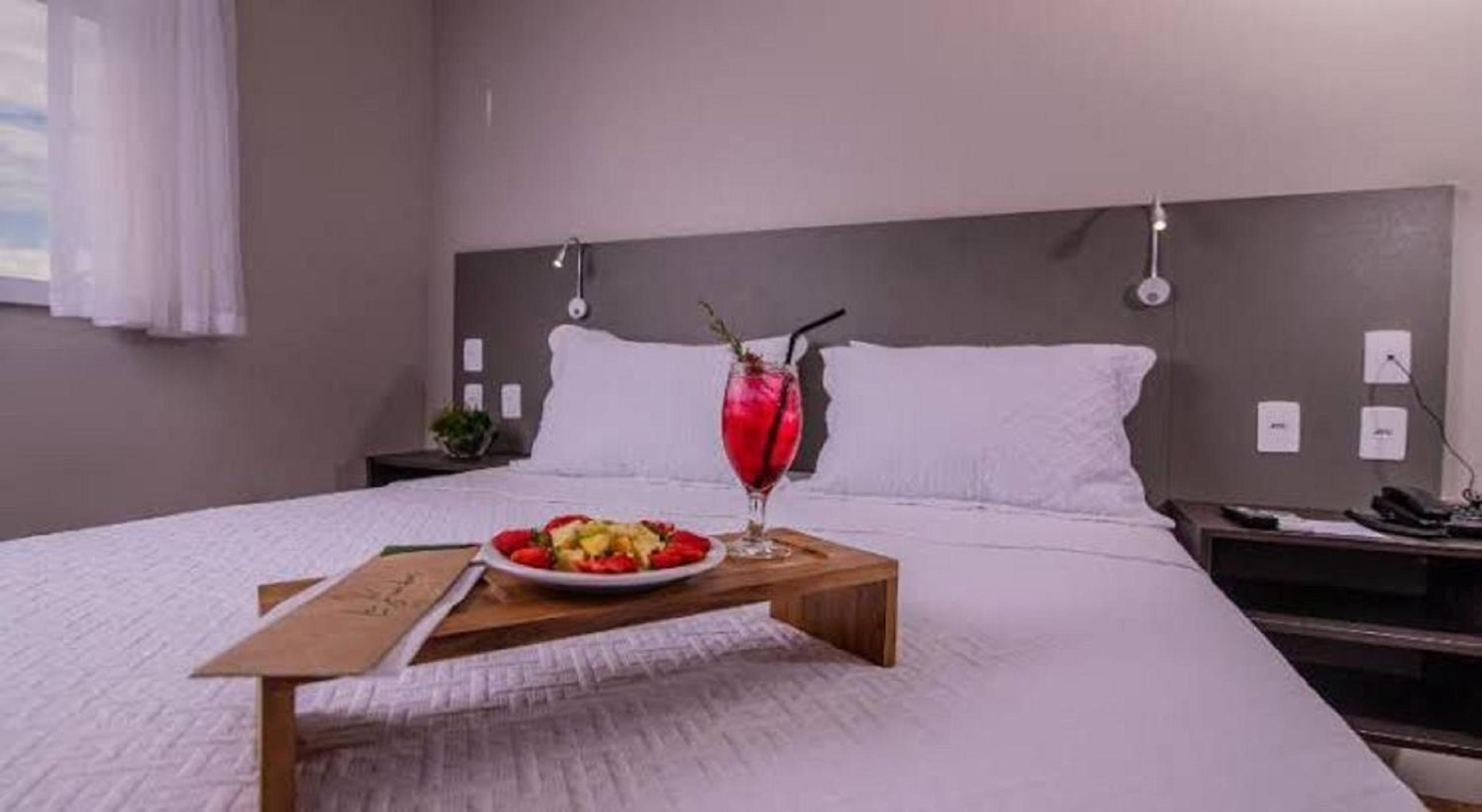 1 Queen Bed, Luxury Suite, Non-Smoking - Photo 2
