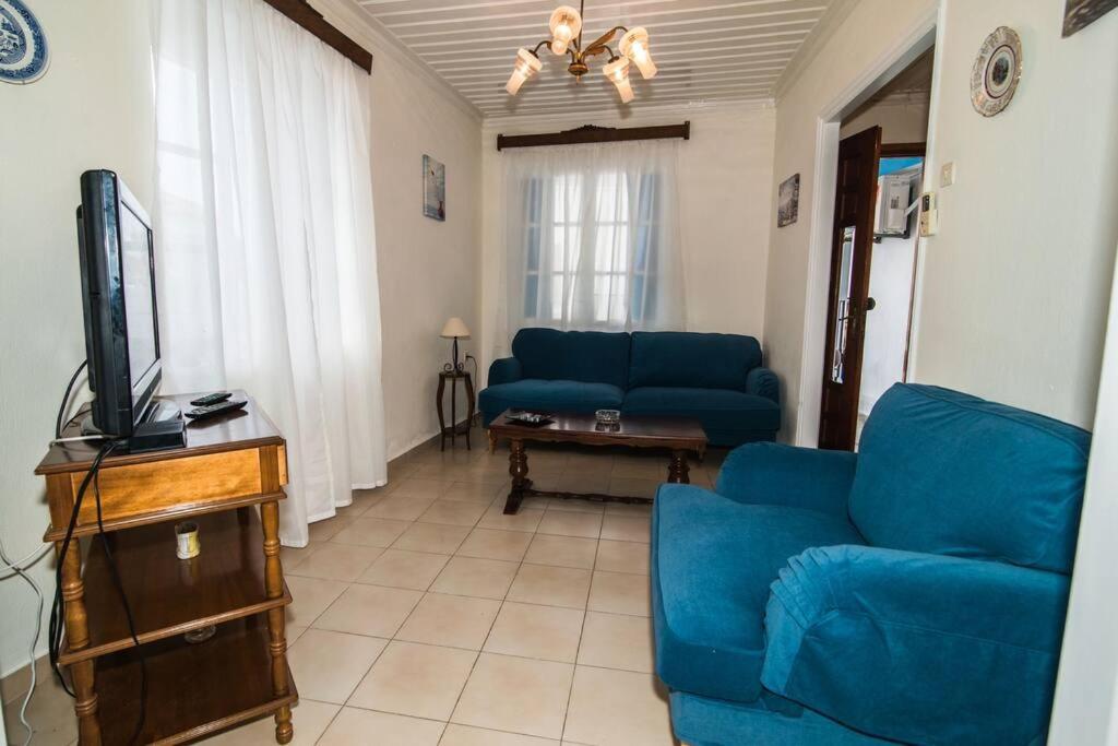 Three-Bedroom House photo 3