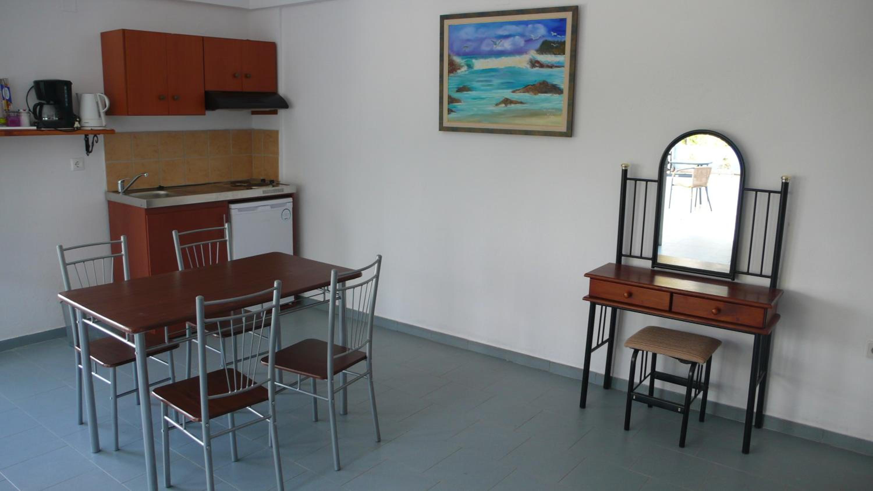 One-Bedroom Apartment - Photo 10