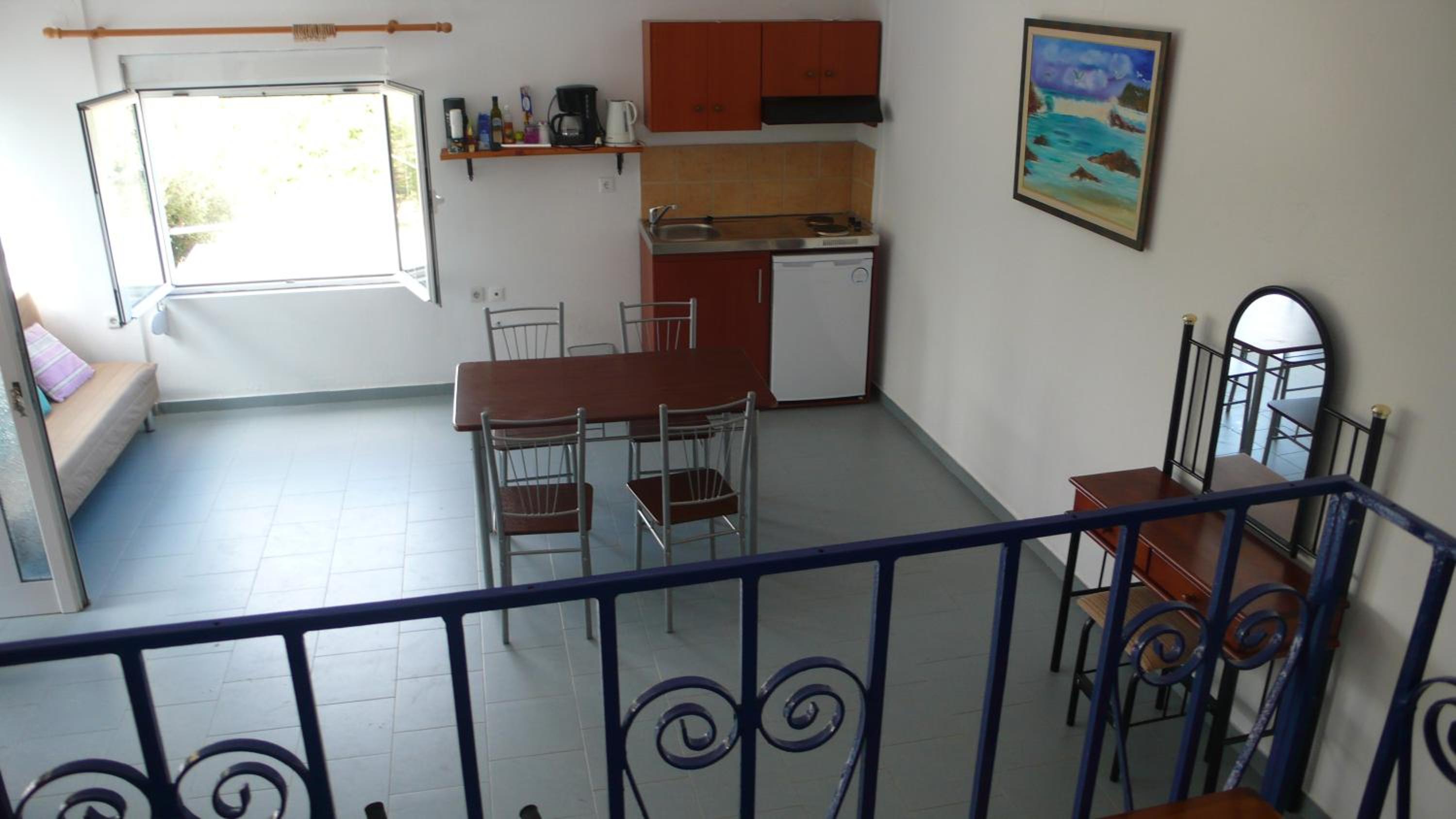One-Bedroom Apartment - Photo 15