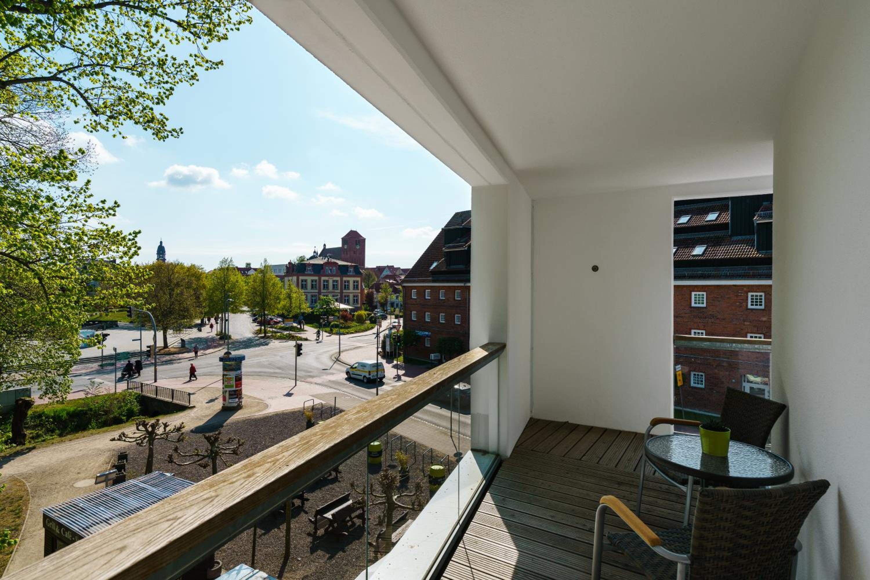 Double Room with Balcony - Disability Access photo 2