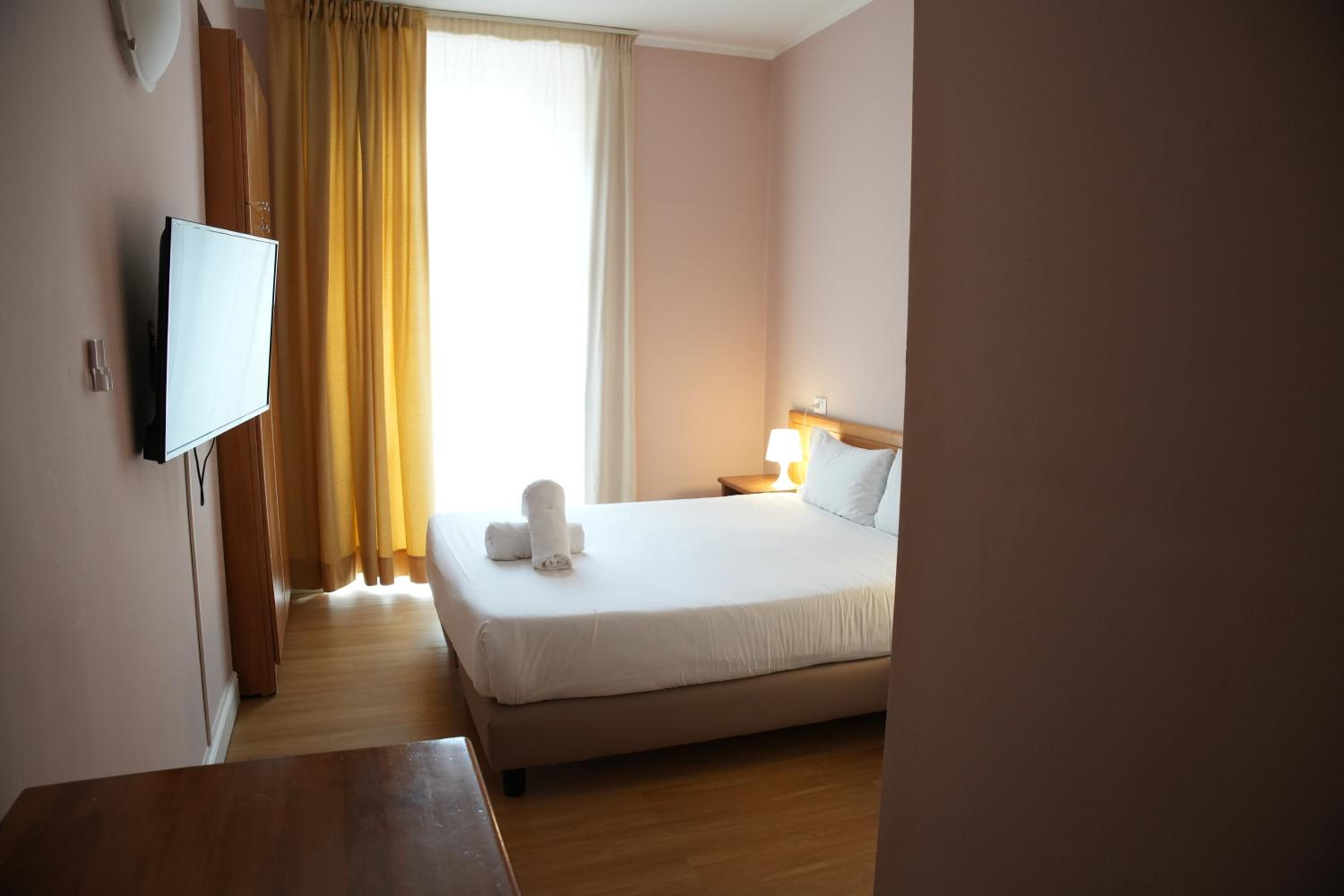 Double Room - Photo 6