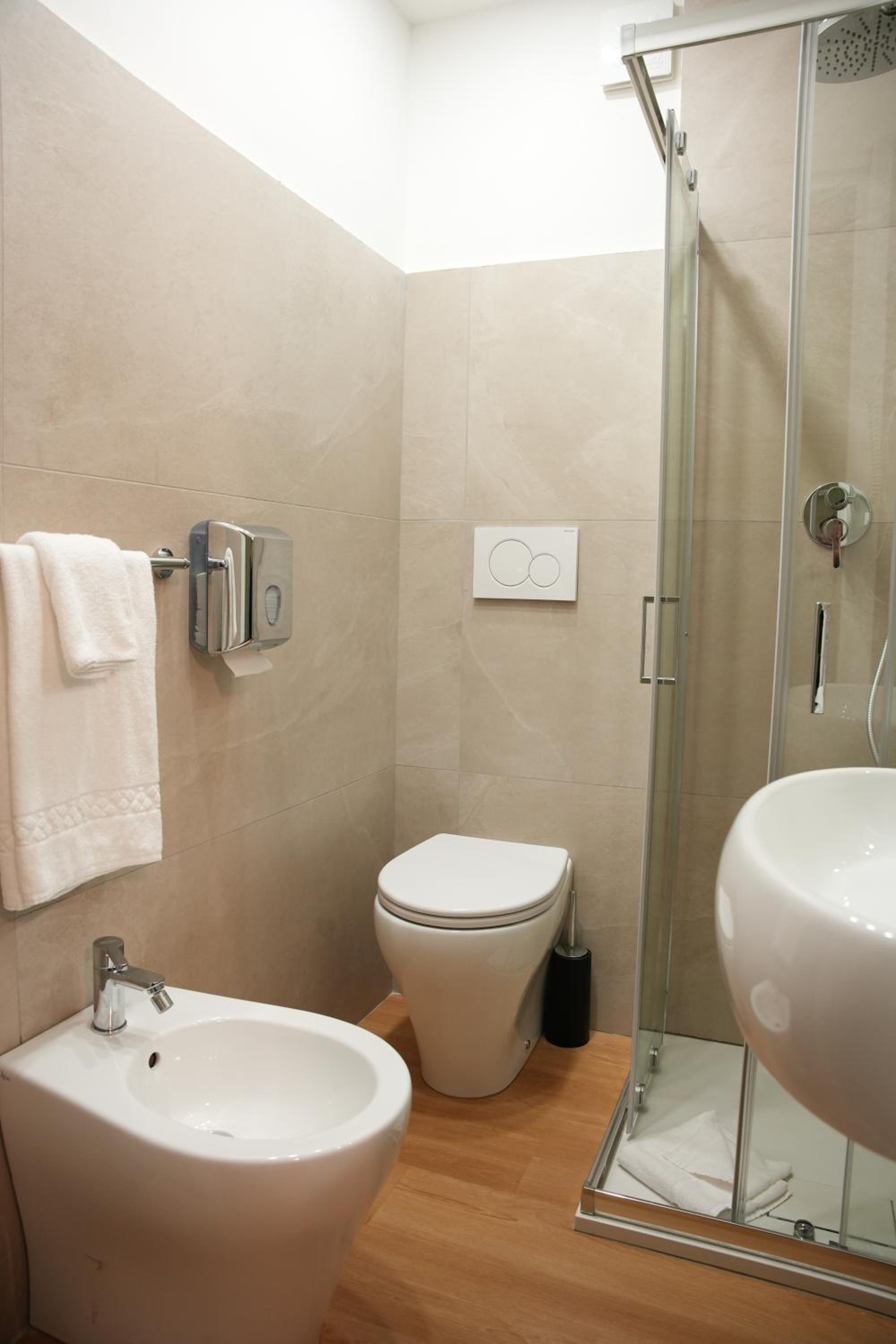 Double or Twin Room - Photo 7