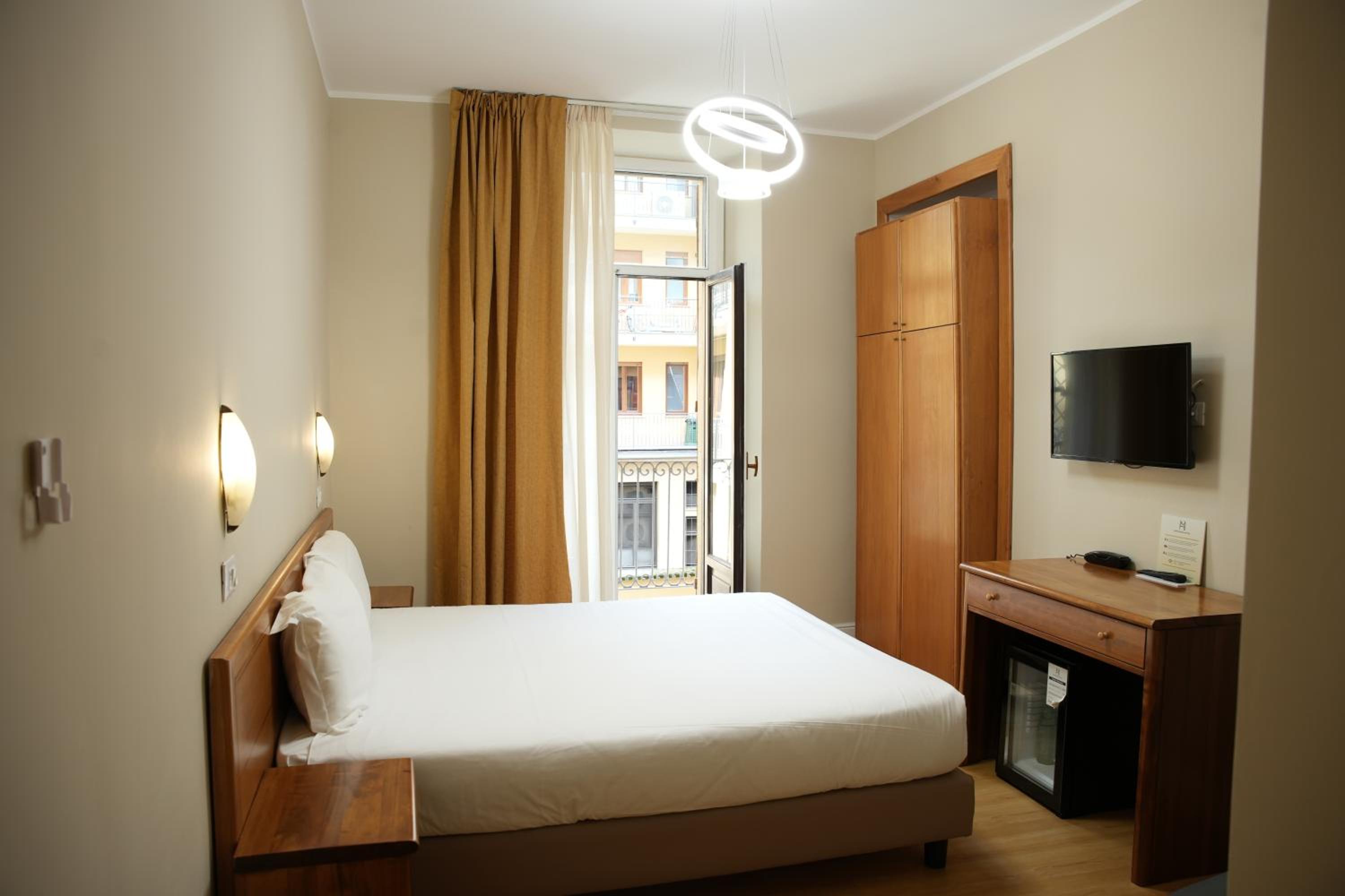 Double or Twin Room - Photo 5