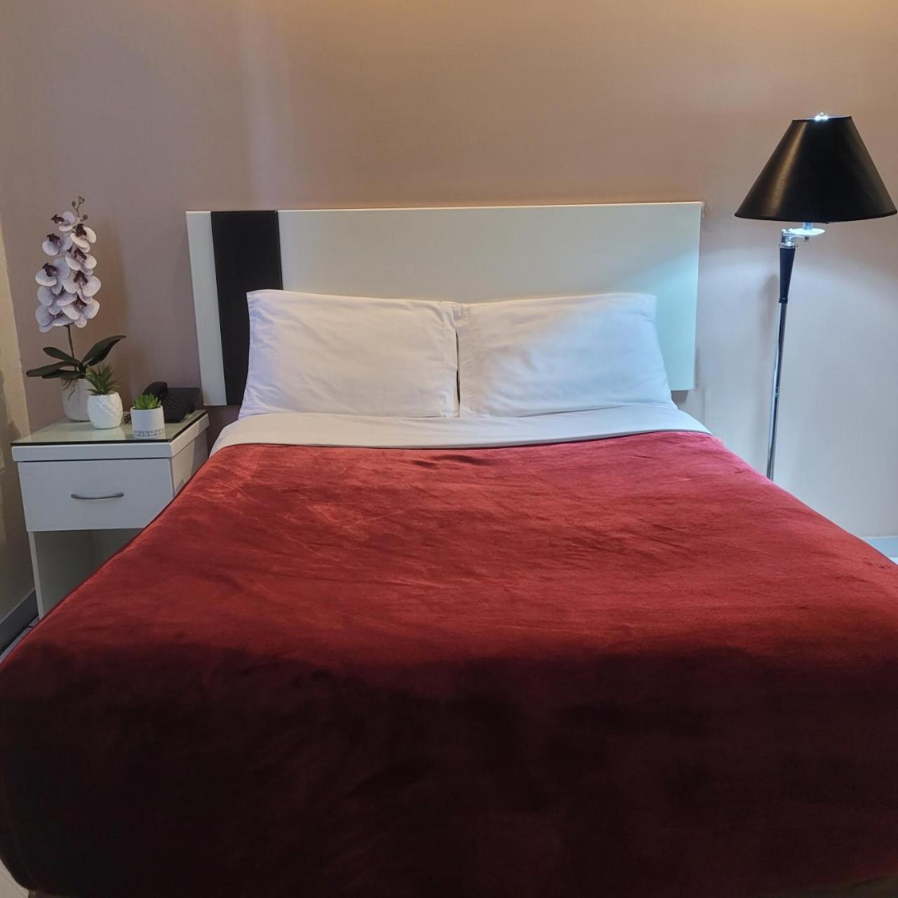 Standard Queen Room - Photo 6