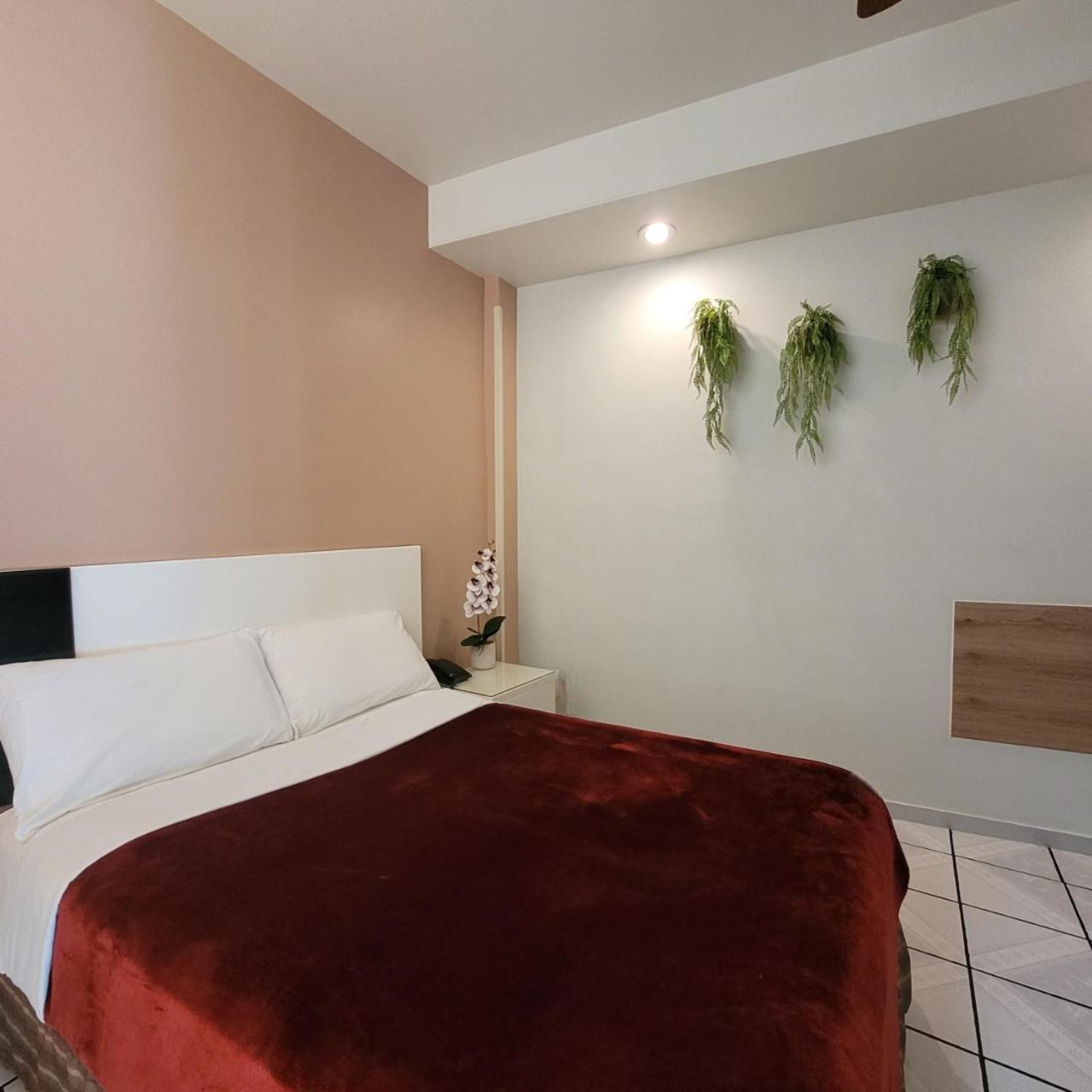 Standard Queen Room - Photo 5