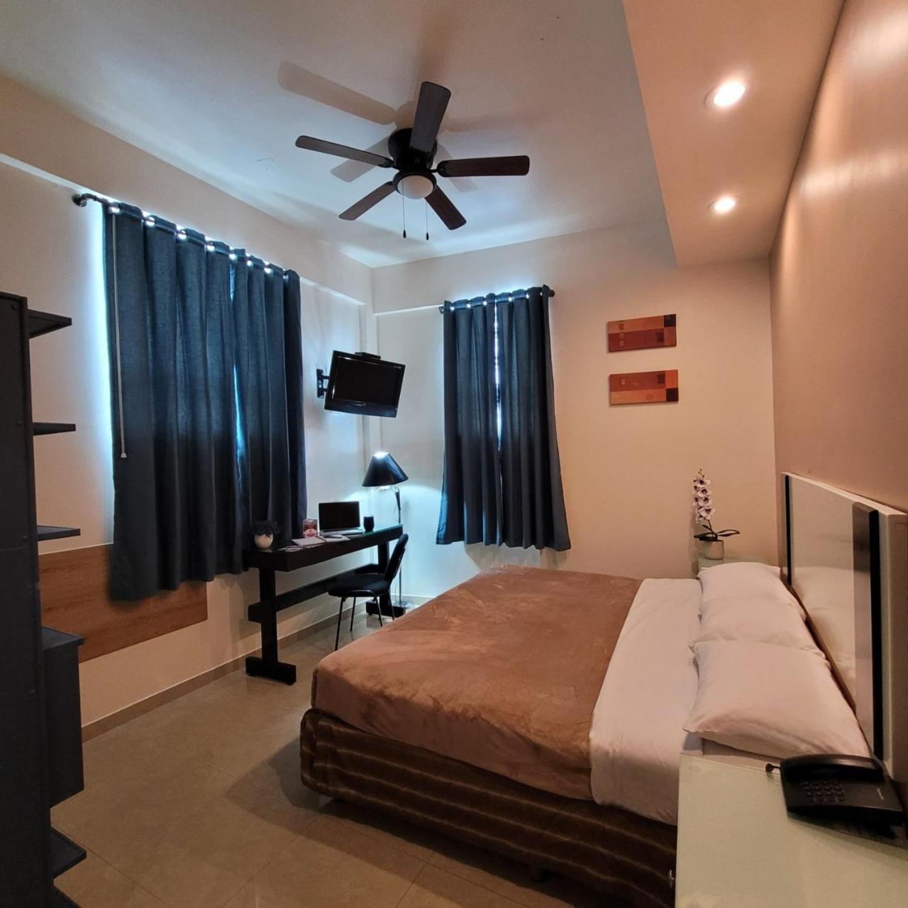 Standard King Room - Photo 1