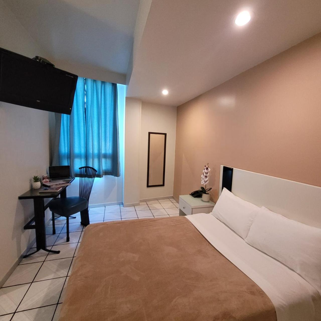 Standard Queen Room - Photo 1