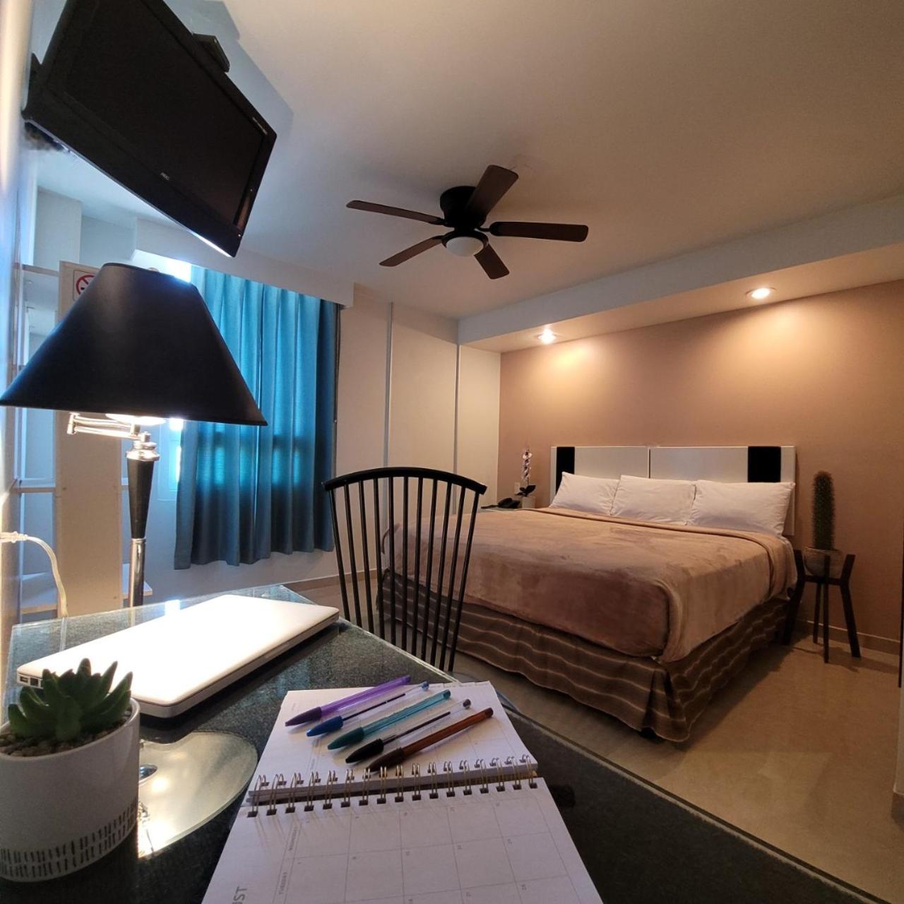 Standard King Room - Photo 8