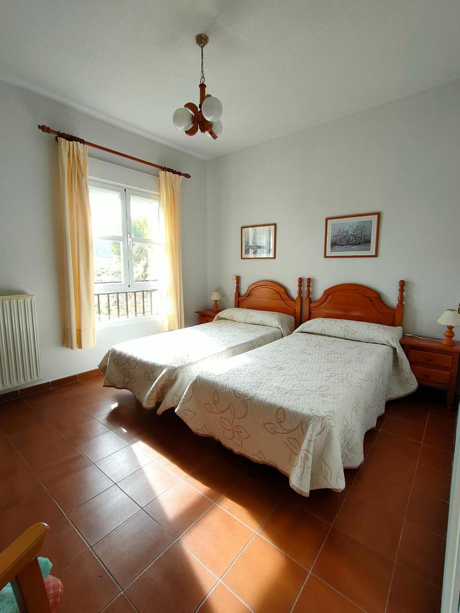 Seven-Bedroom House photo 2