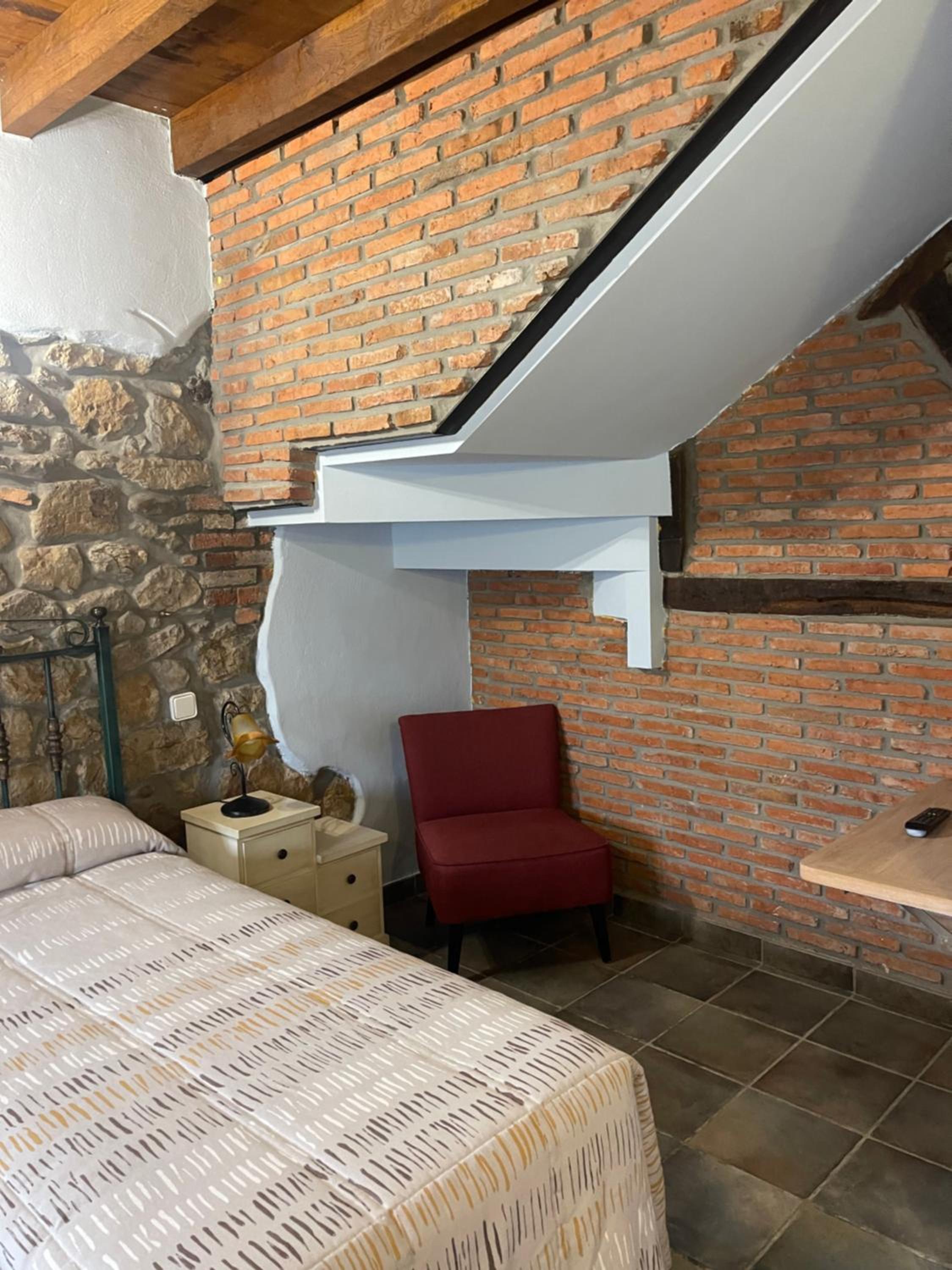 Twin Room - Photo 2