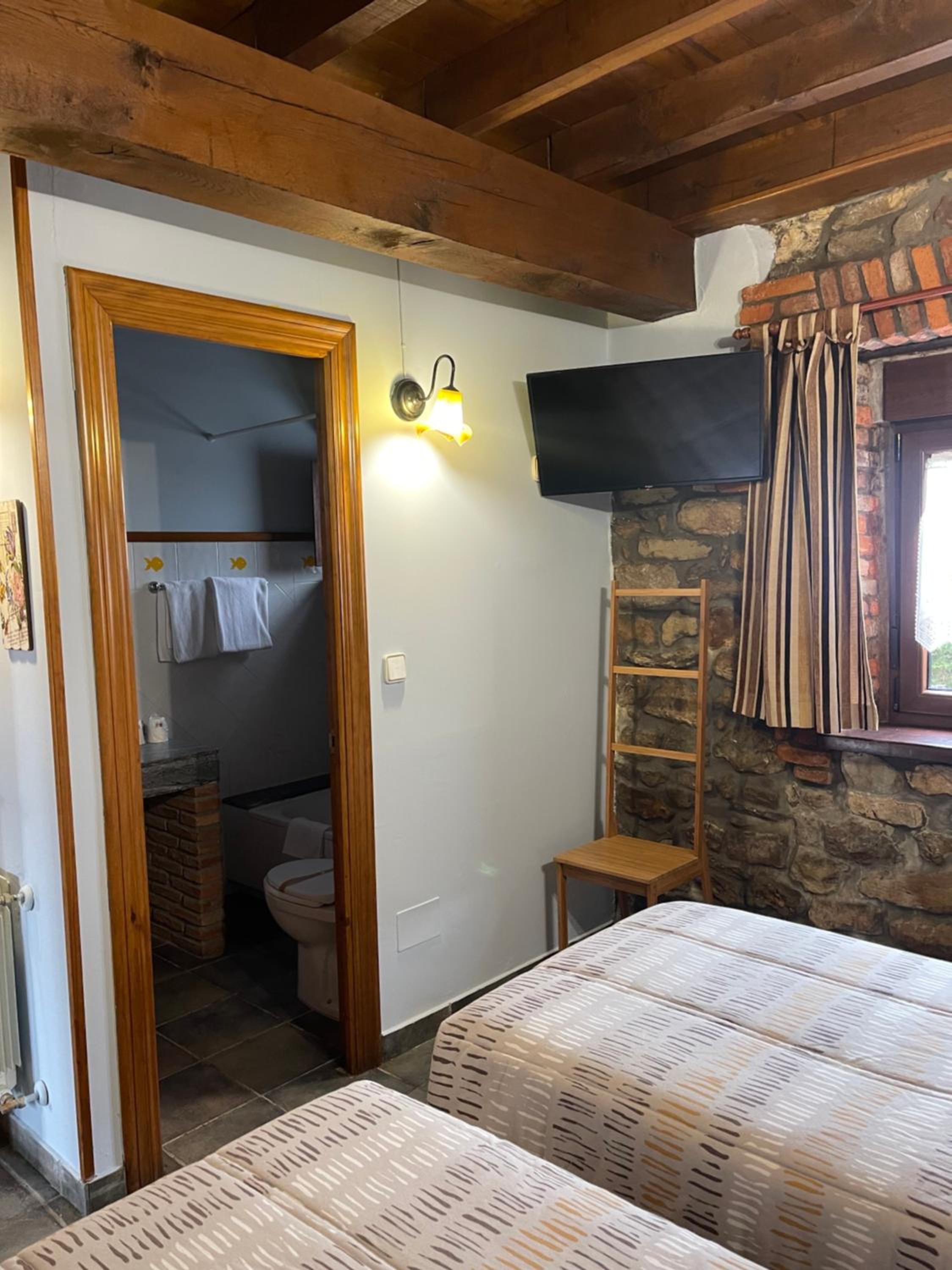 Twin Room - Photo 3