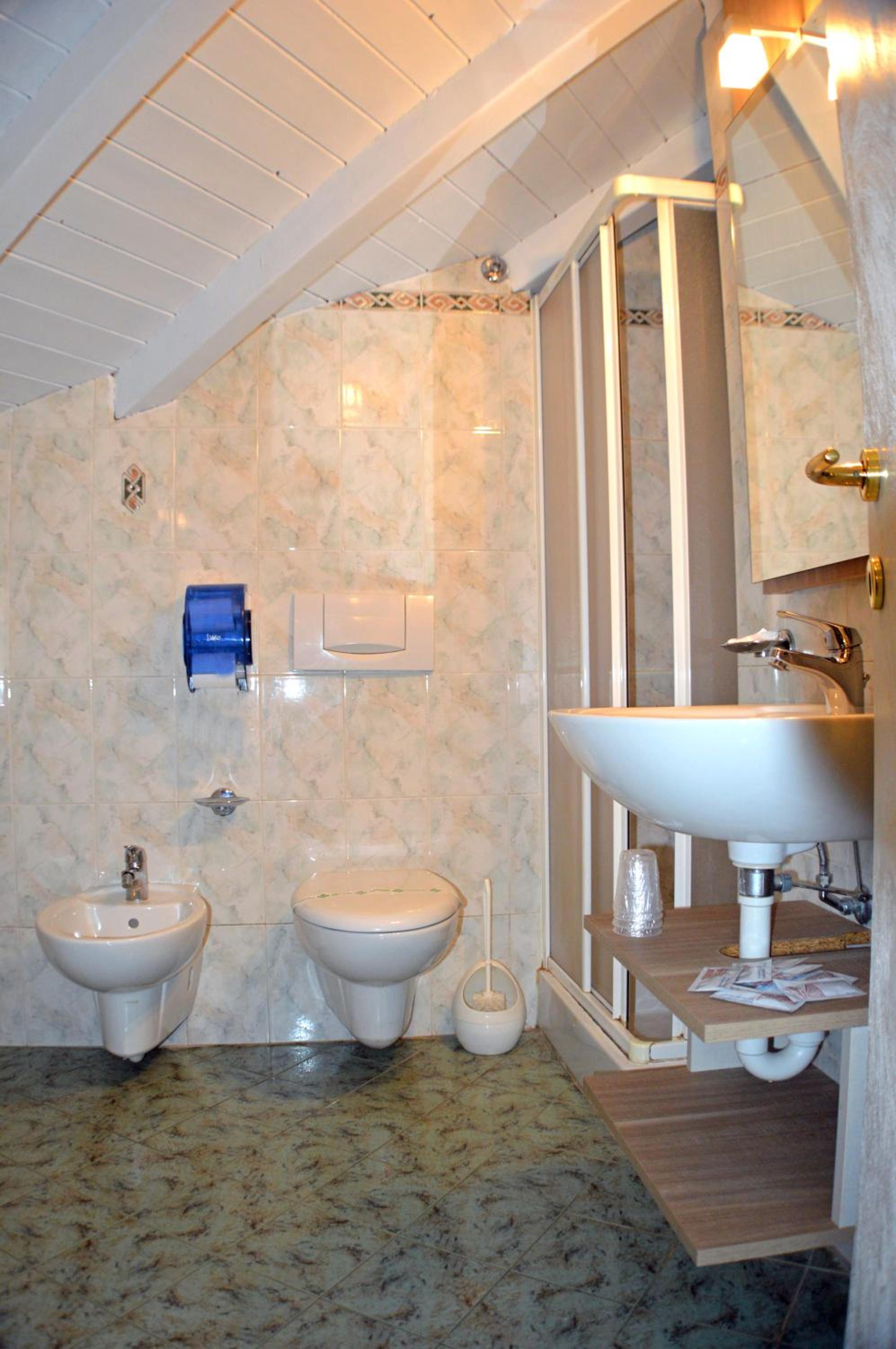 Quadruple Room - Photo 6