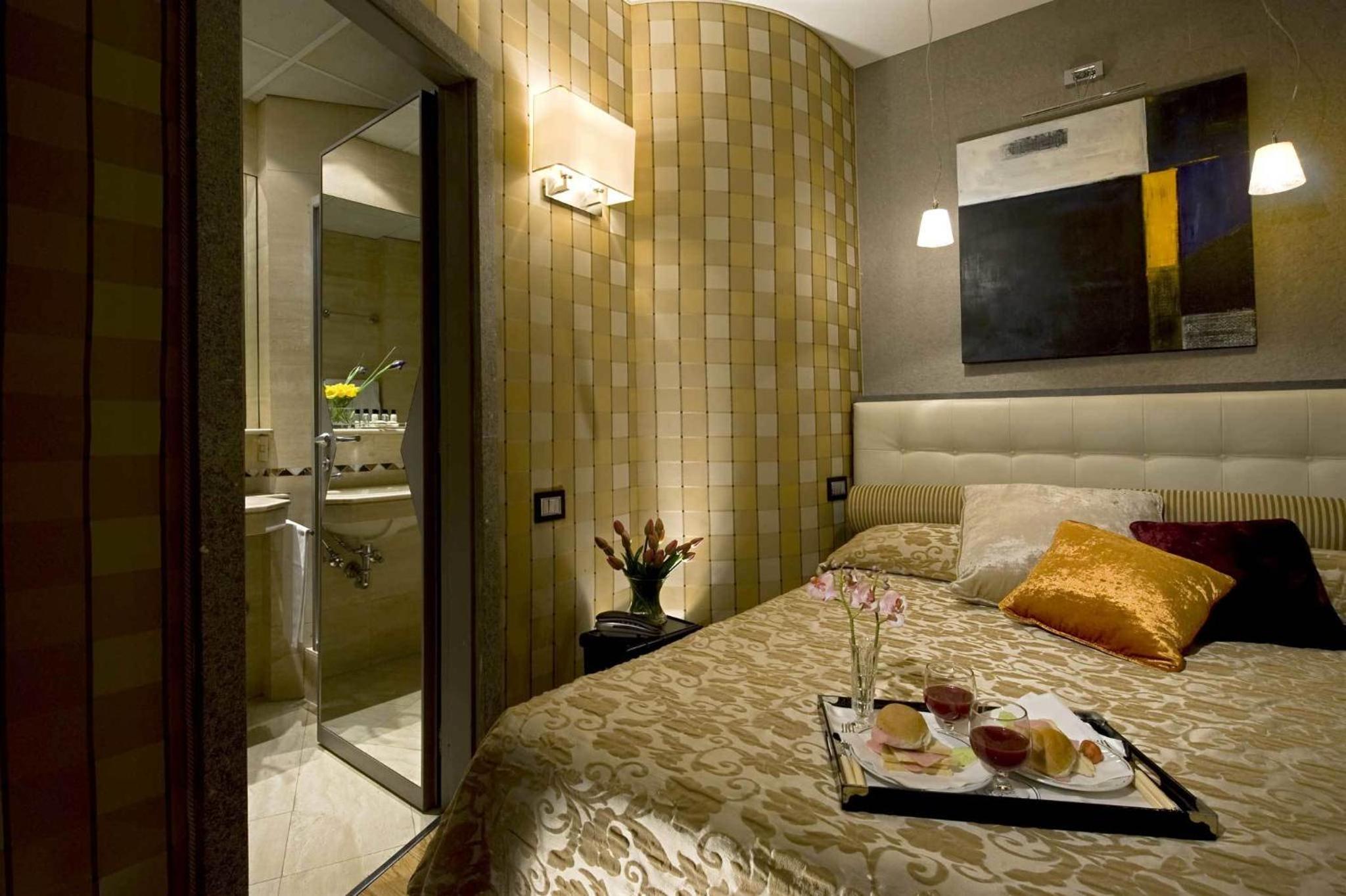 Small Double or Twin Room photo 3