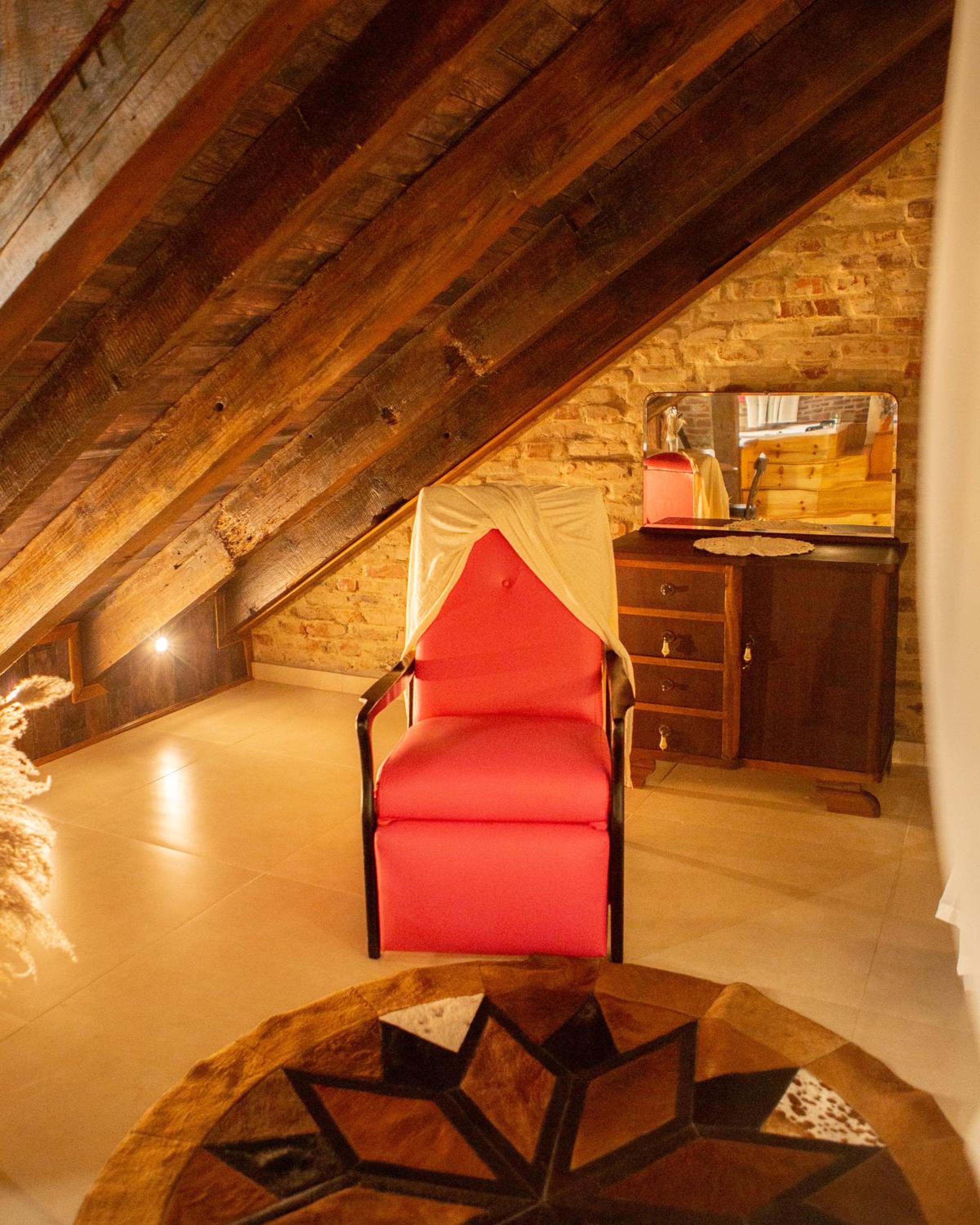 King Suite with Spa Bath photo 3
