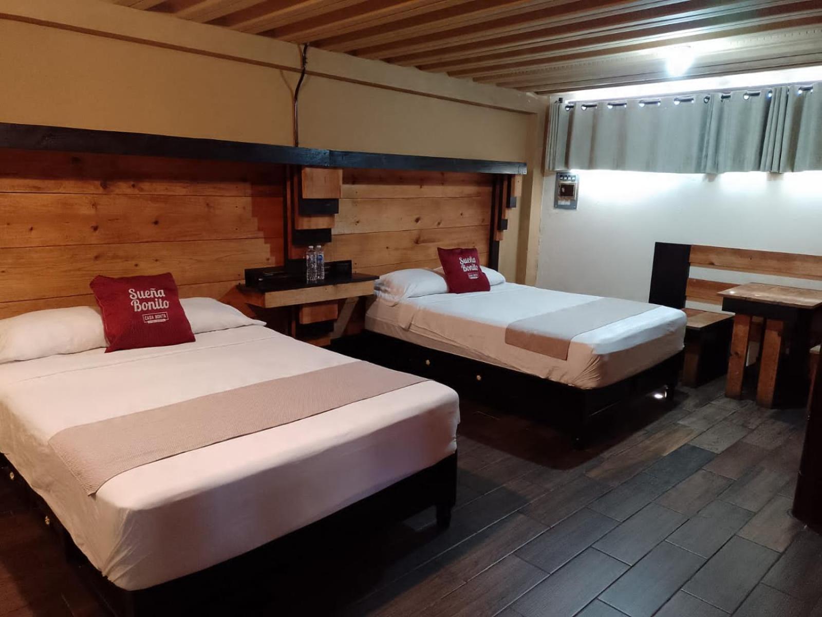 Family Double Room - Photo 9