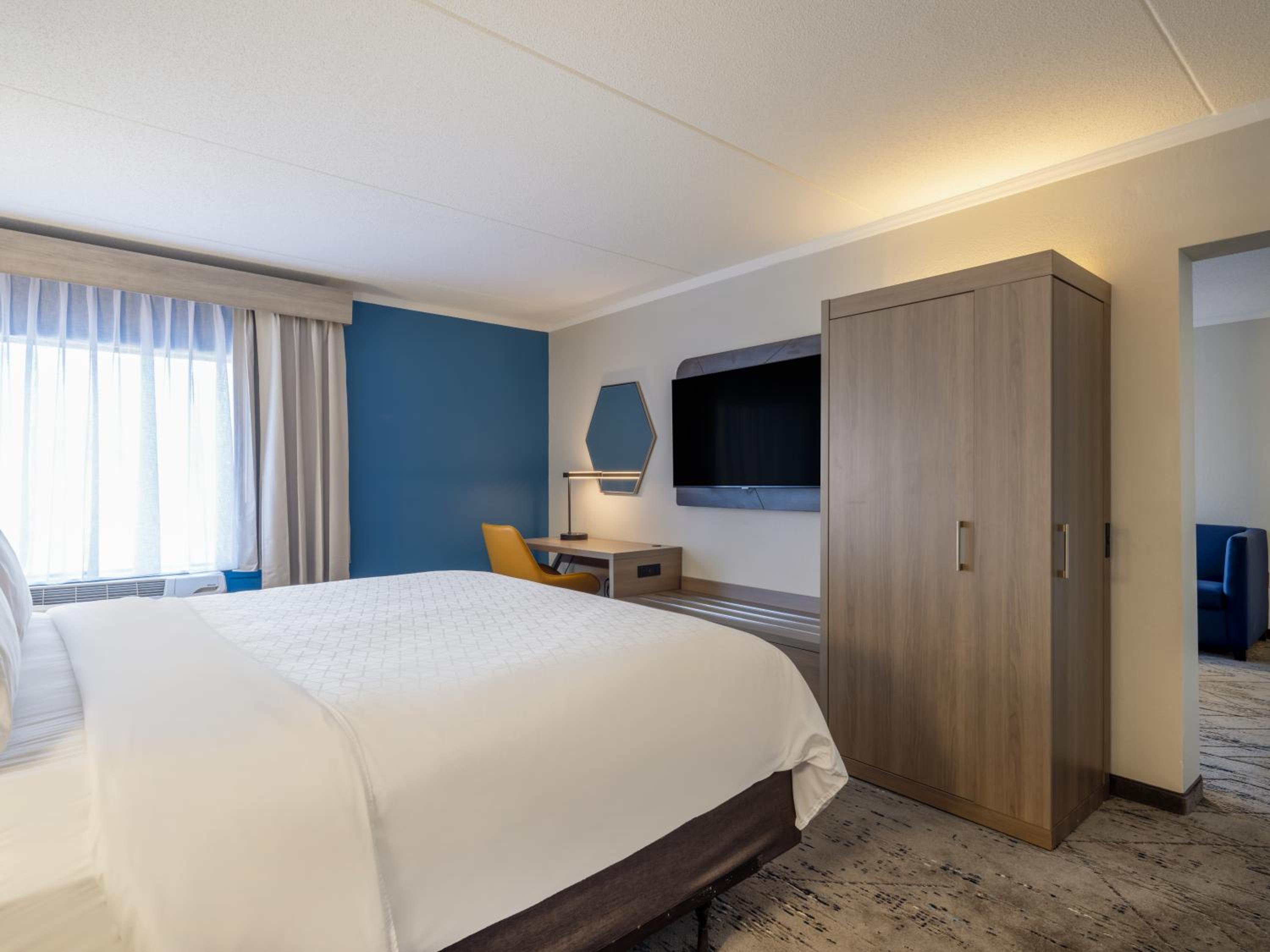 King Suite with Sofa Bed - Photo 9