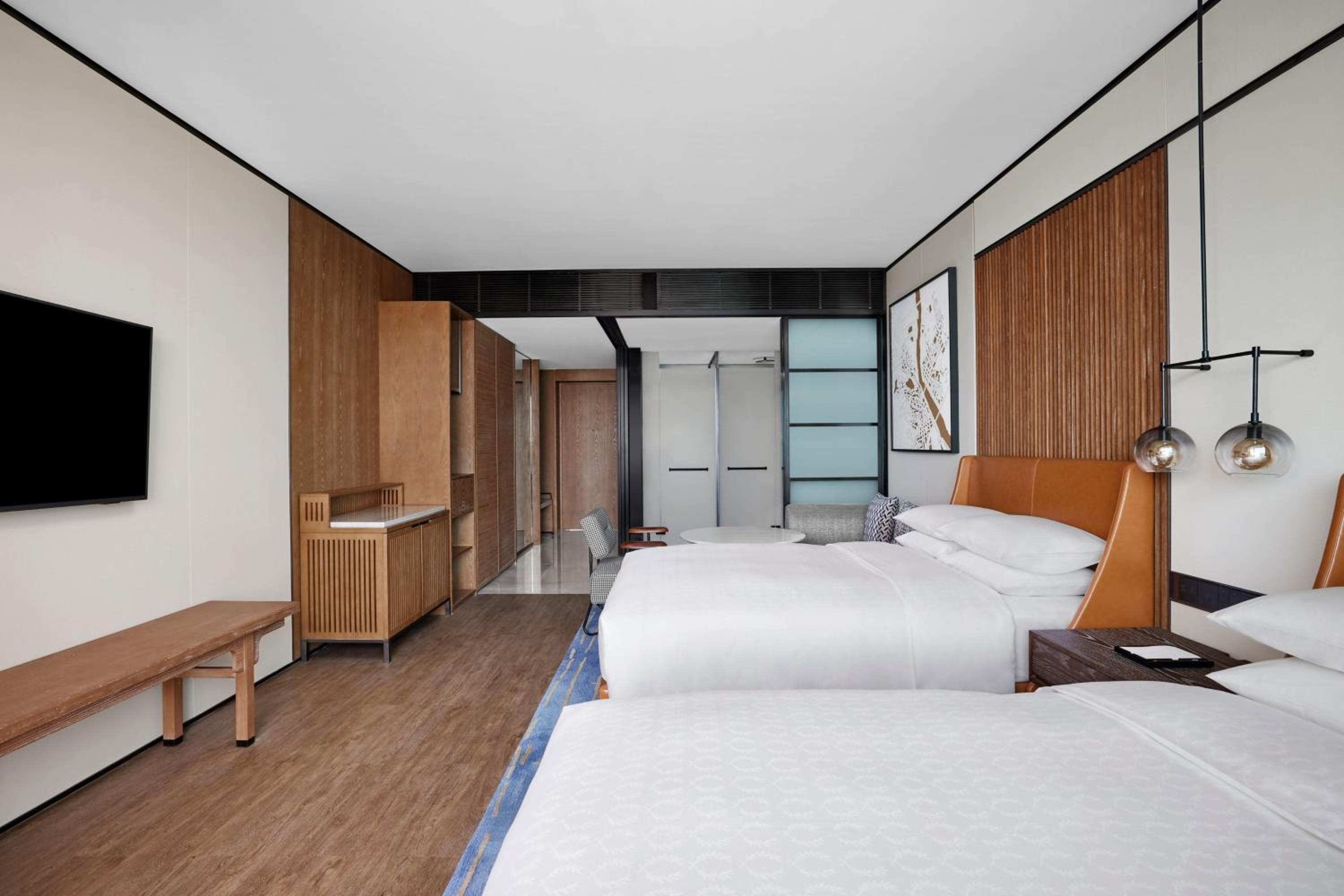 Superior King Room - Photo 3