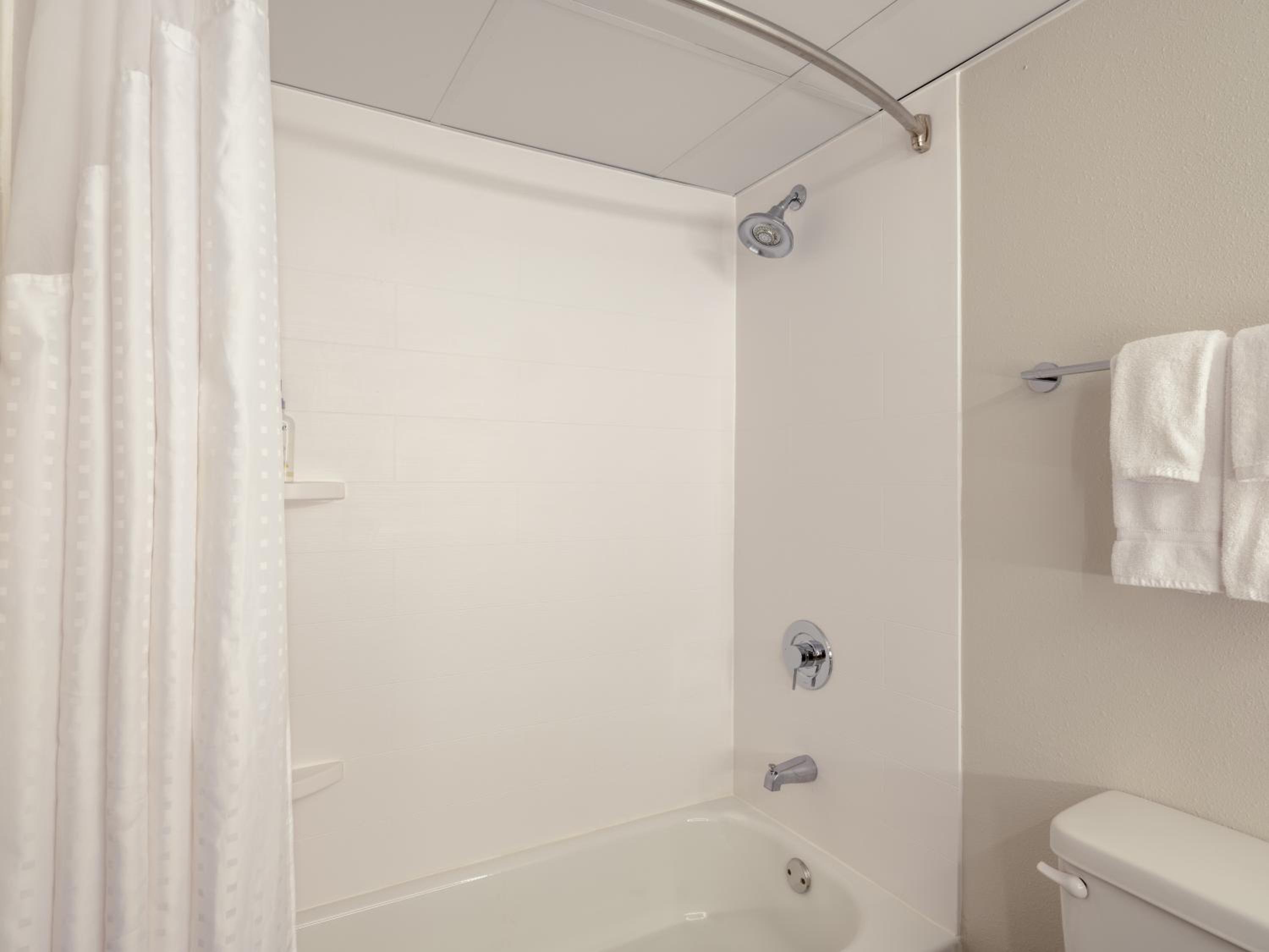 Queen Suite with Two Queen Beds and Sofa Bed - Photo 7