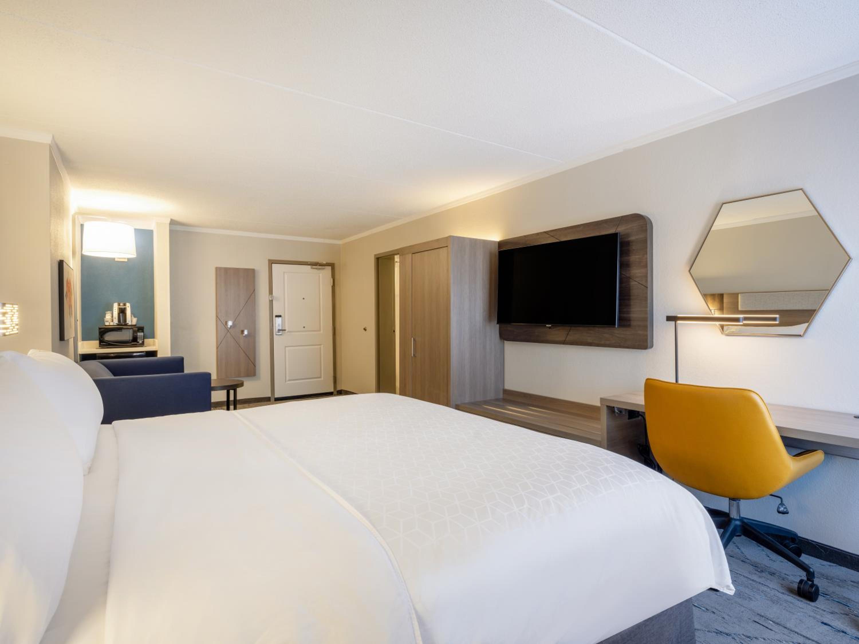 Studio Suite with King Bed - Non-Smoking - Photo 8