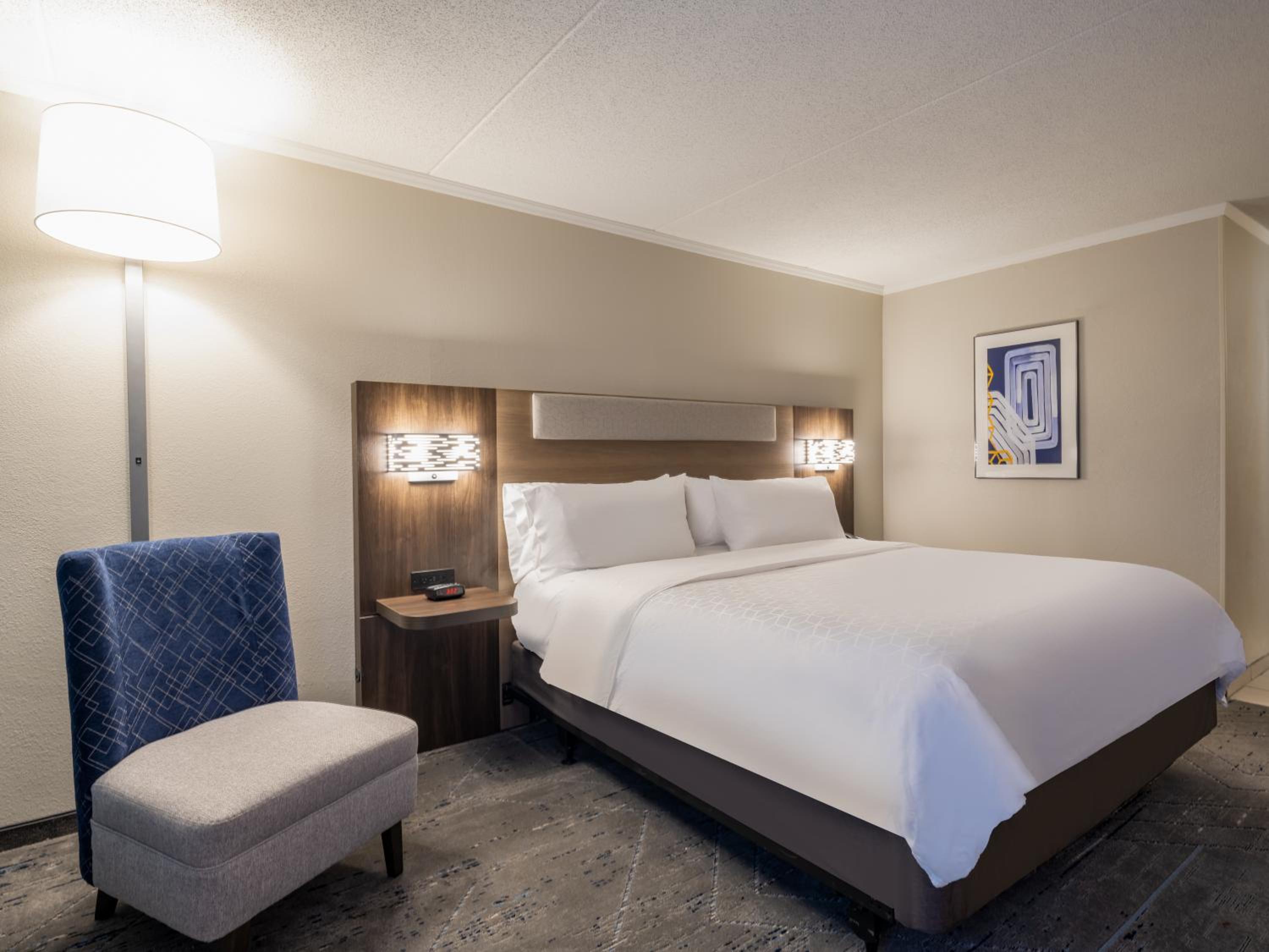 Standard King Room - Photo 6