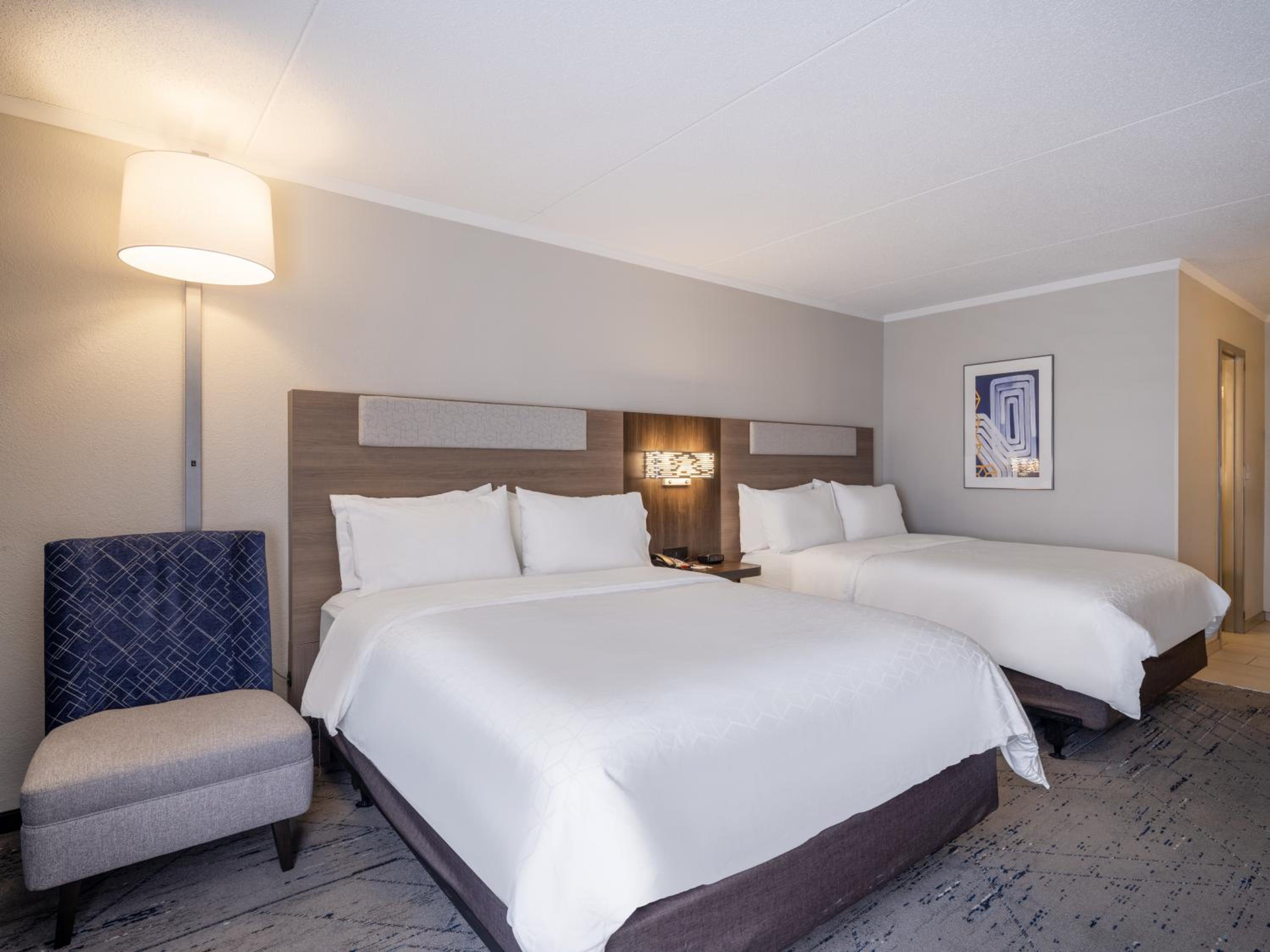 Standard Room with Two Queen Beds - Photo 7