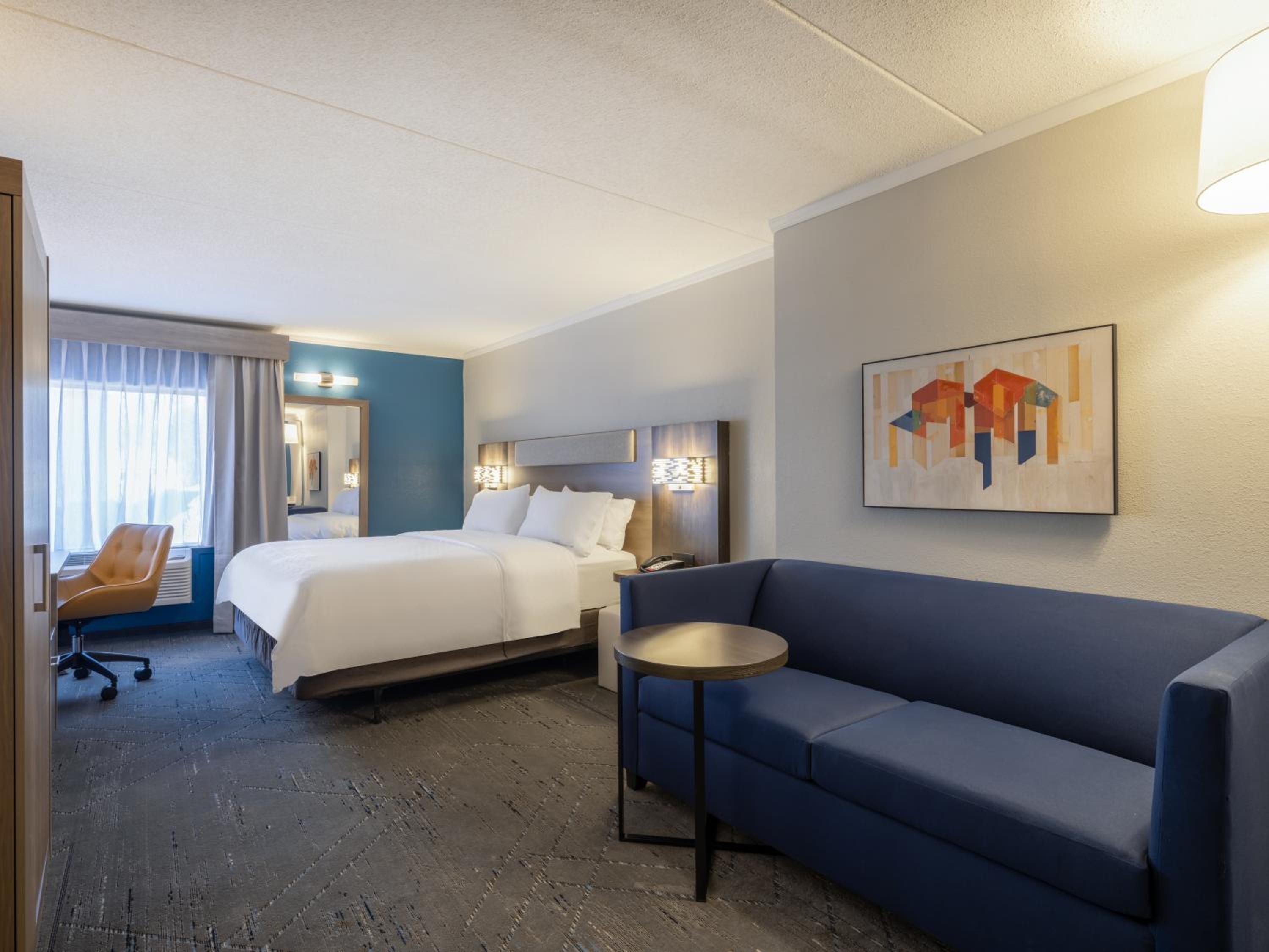 Studio Suite with King Bed - Non-Smoking - Photo 1