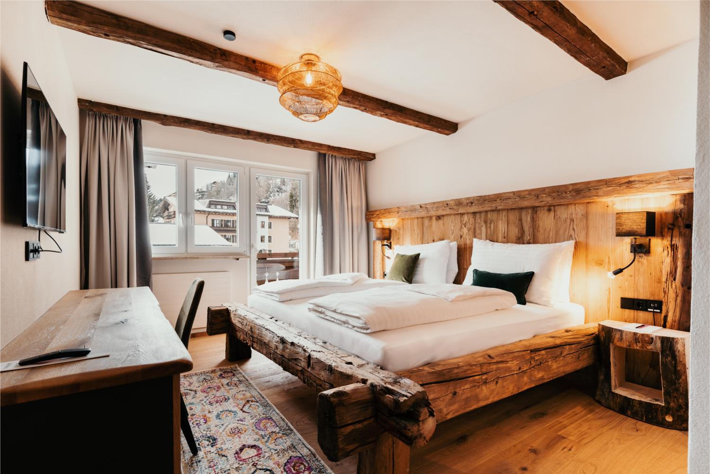 Deluxe Suite with Balcony, Sauna and Mountain View