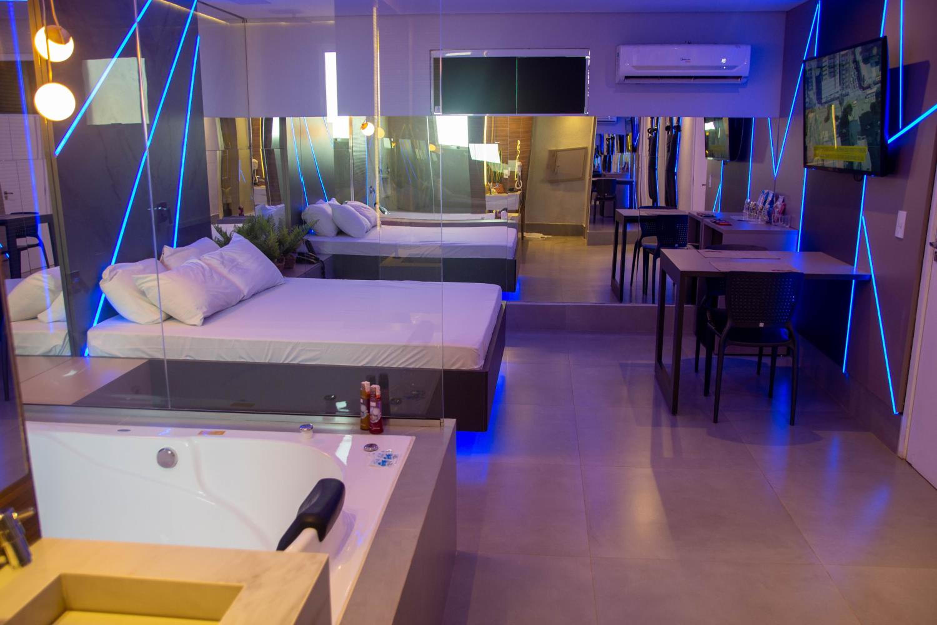 Deluxe Suite with Spa Bath photo 3