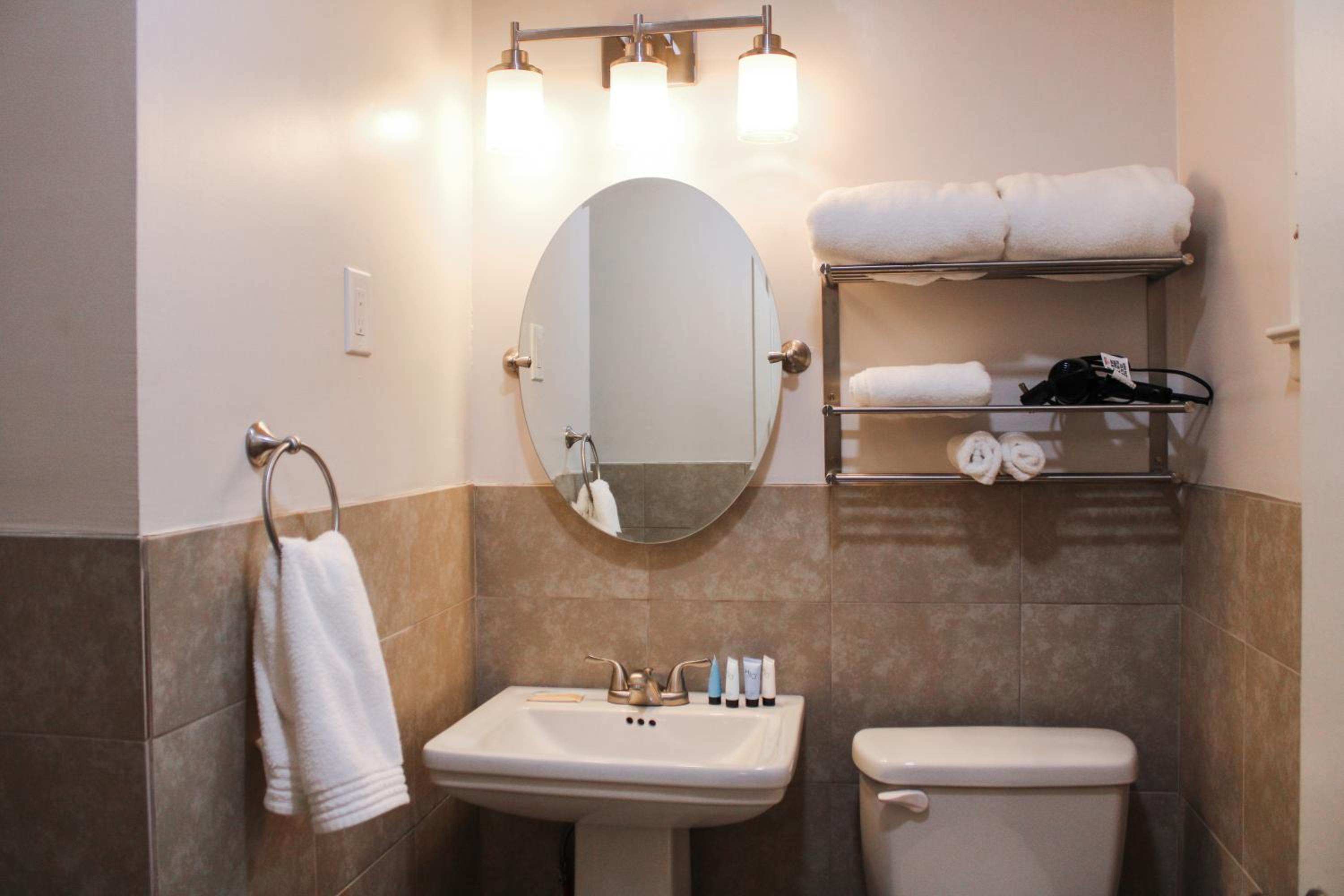 Suite with Lake View - Photo 3