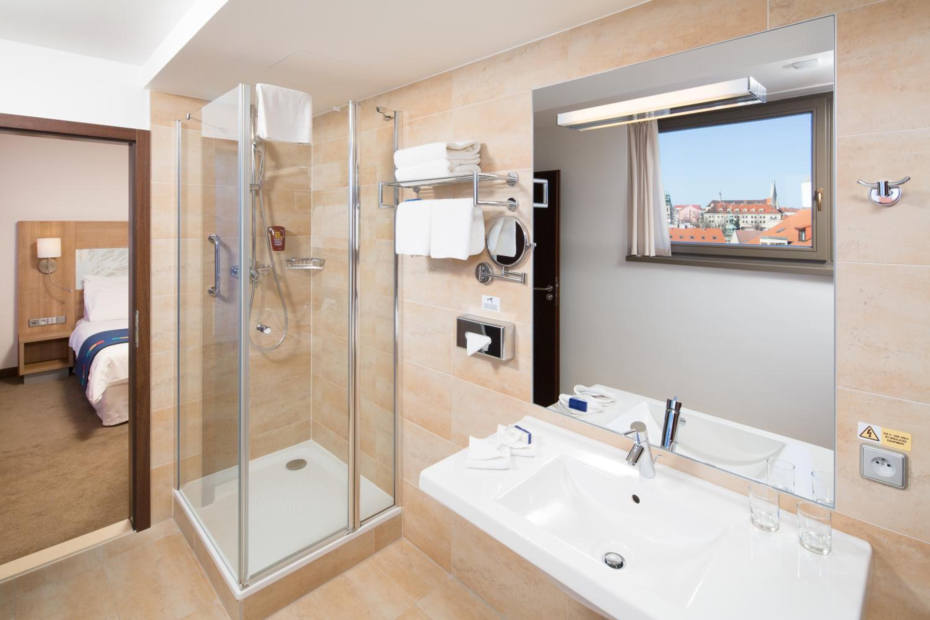 Executive Suite thumbnail 5