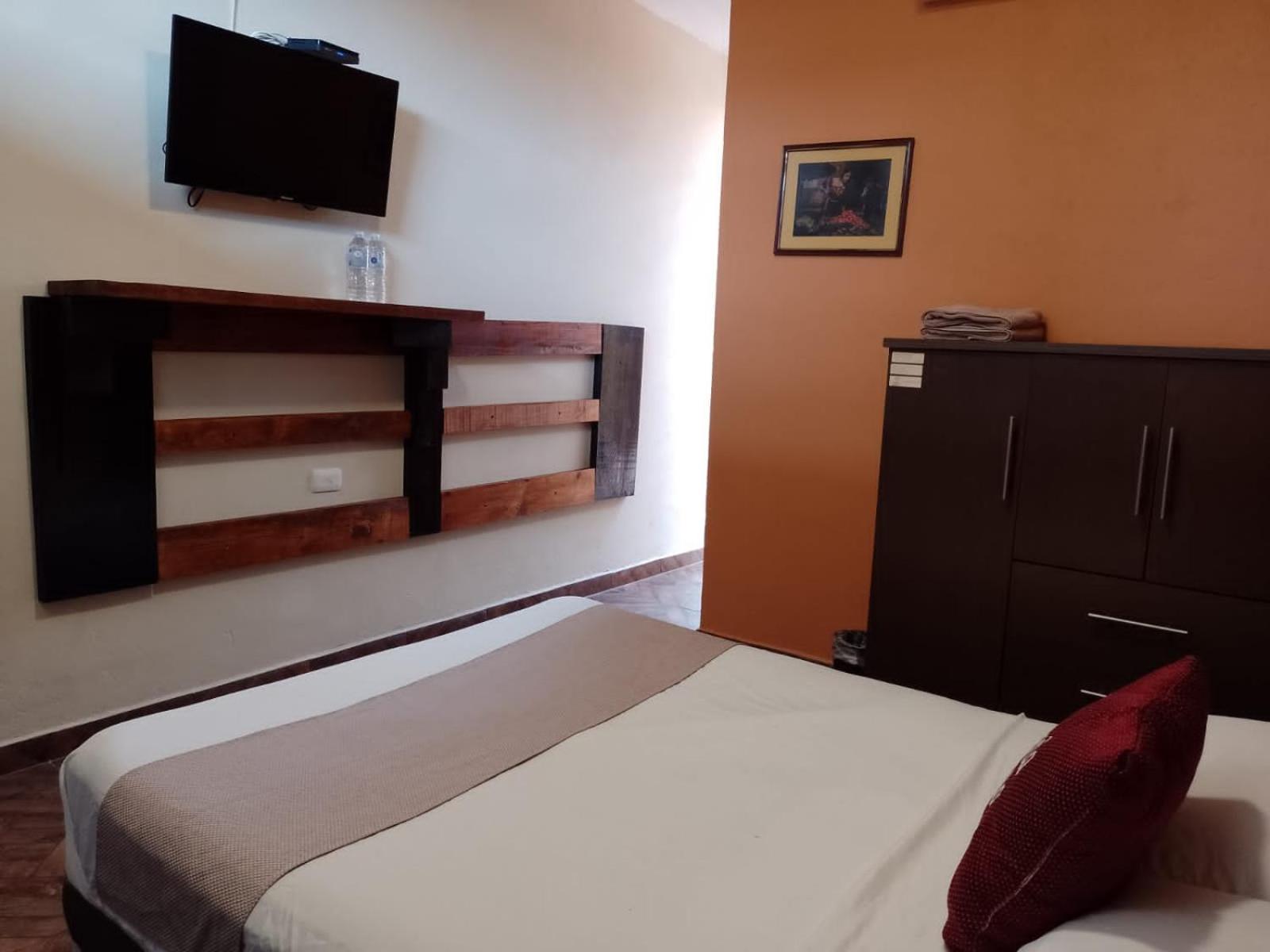Double Room - Photo 18