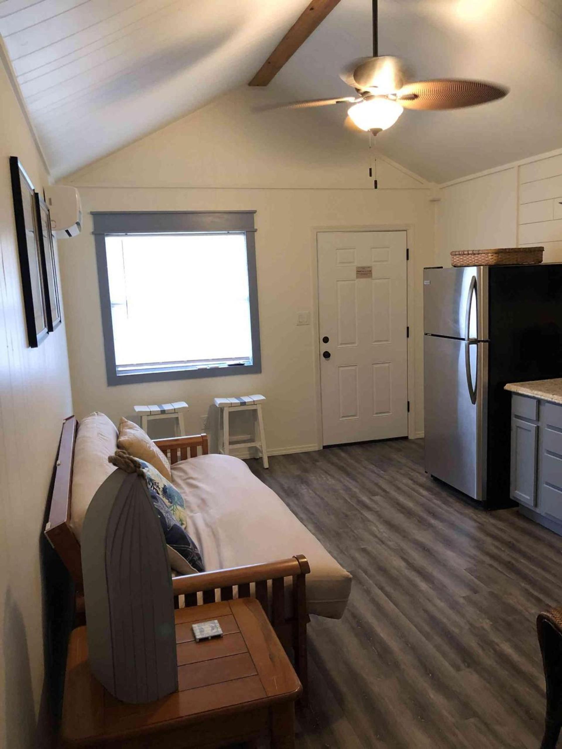 One-Bedroom Apartment photo 3