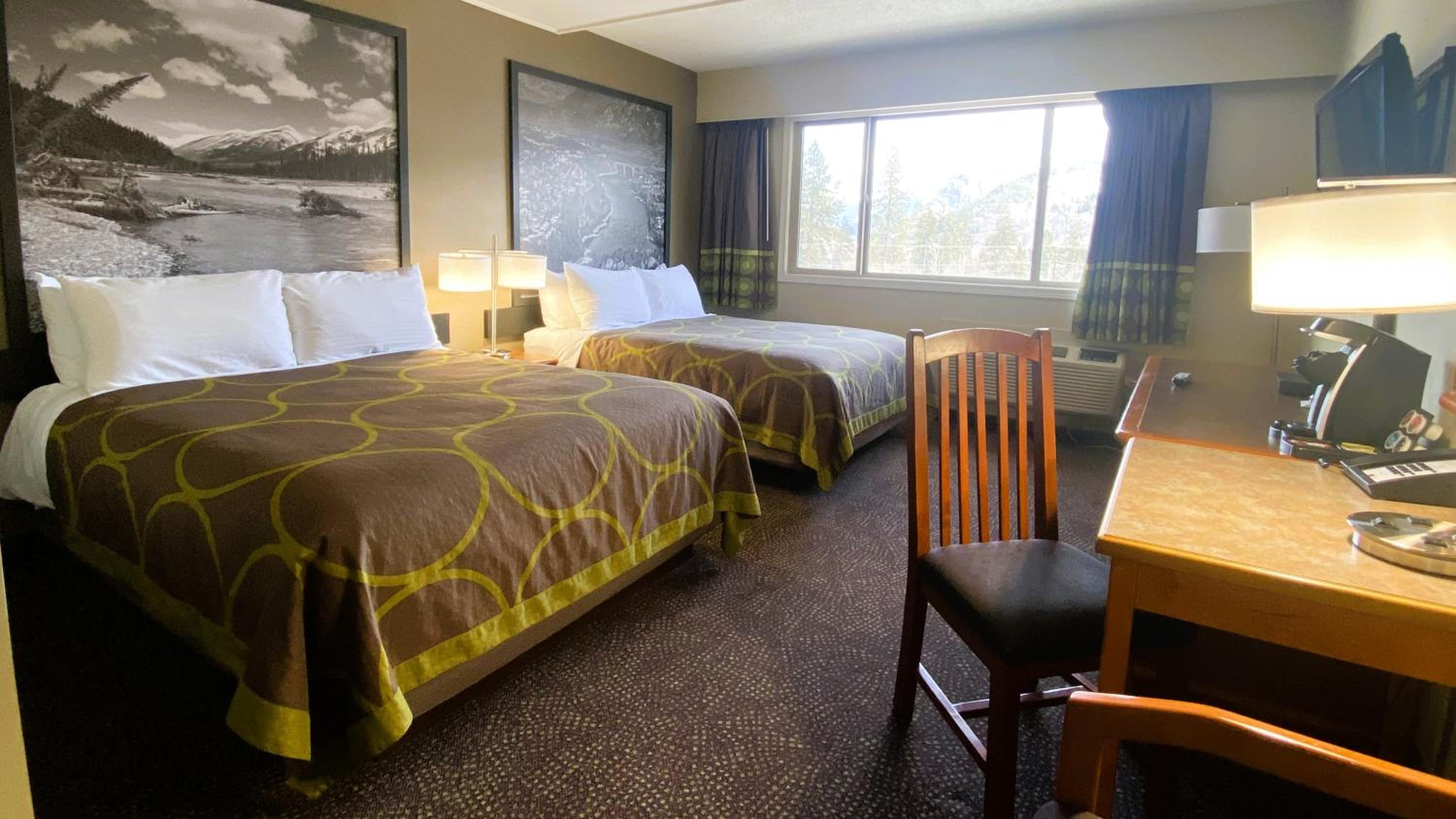 Standard Queen Room with Two Queen Beds - Photo 2