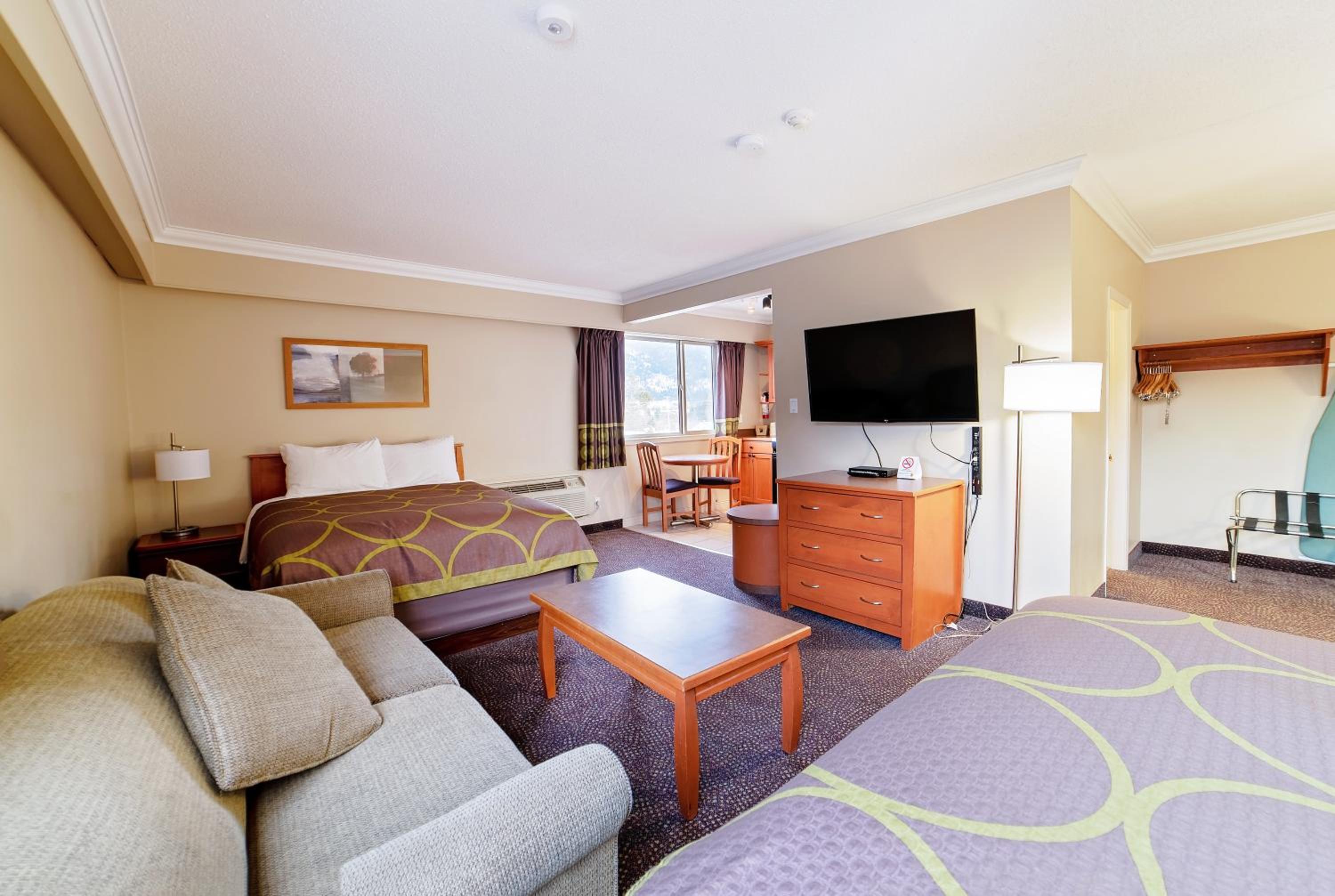 Queen Room with Two Queen Beds - Pet Friendly - Photo 1
