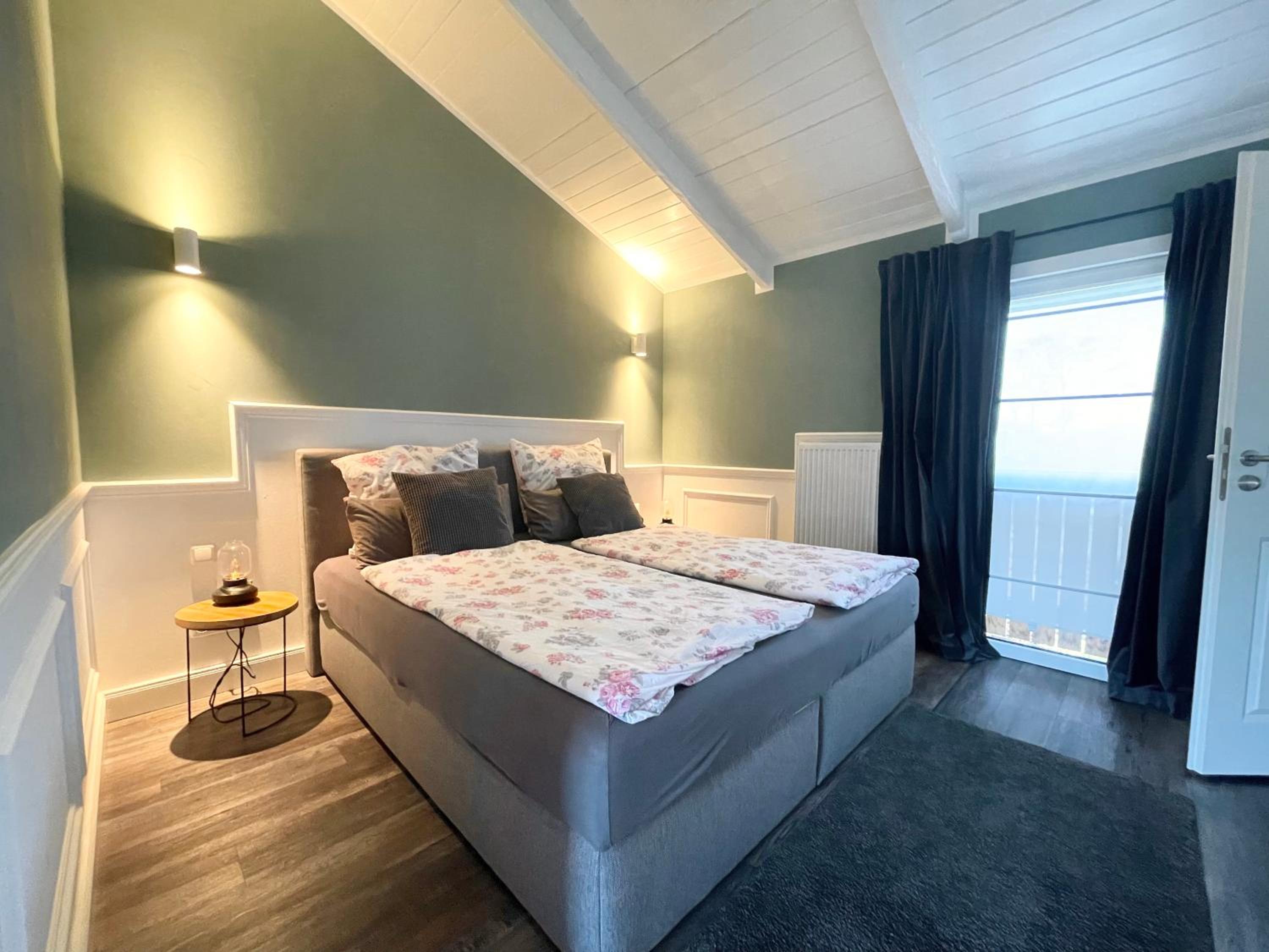 Suite with Balcony - Photo 10