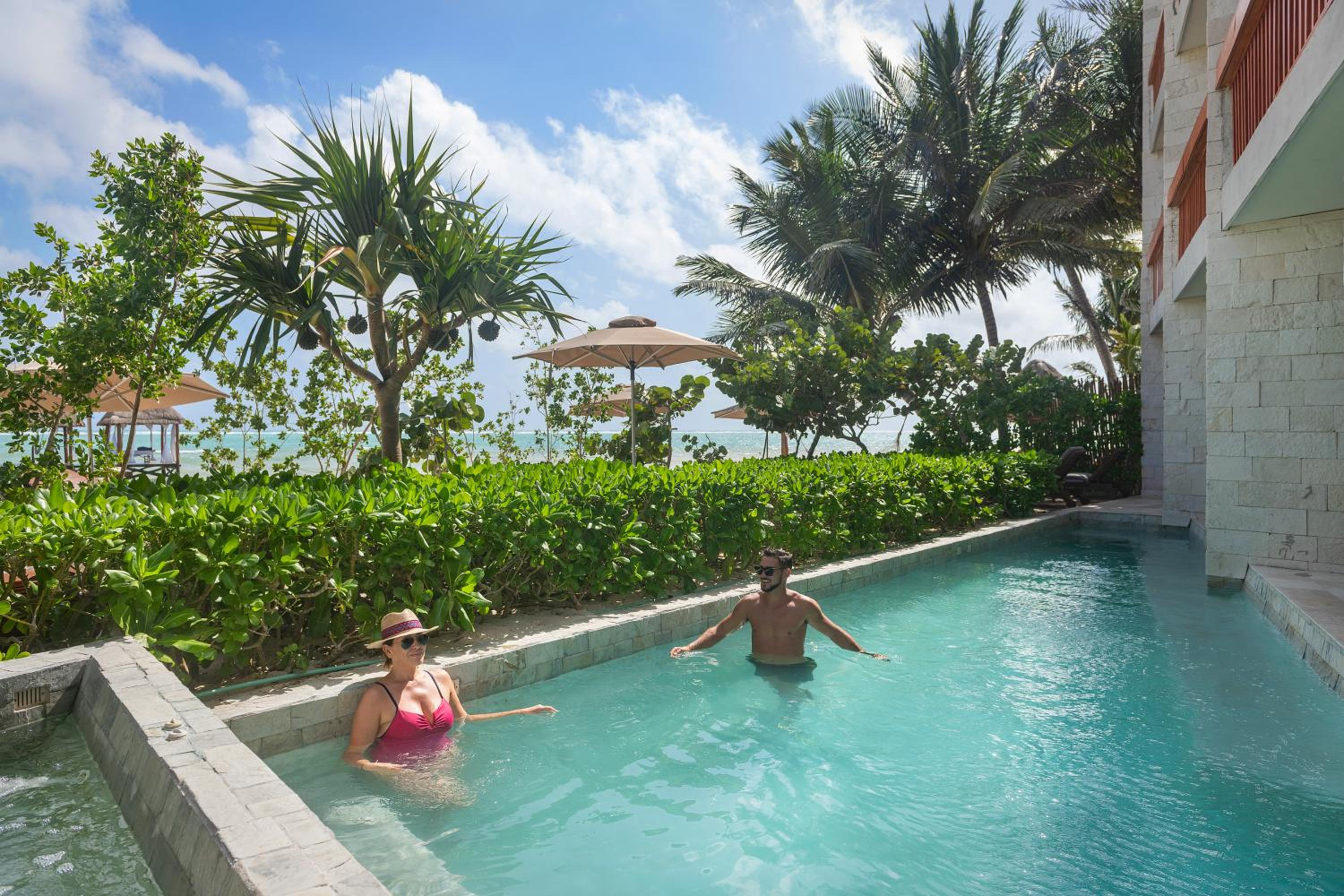 Beach Front Swim-up  - Photo 3