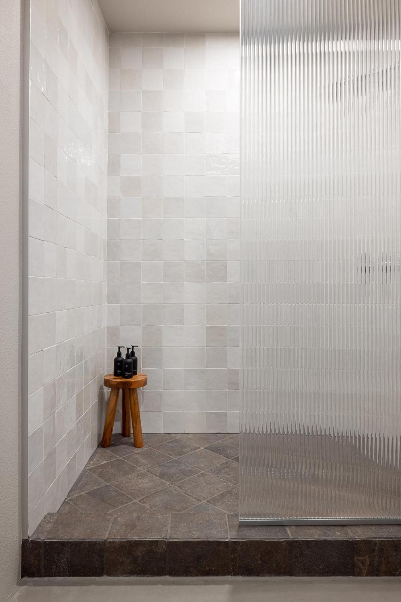 Studio - Photo 4