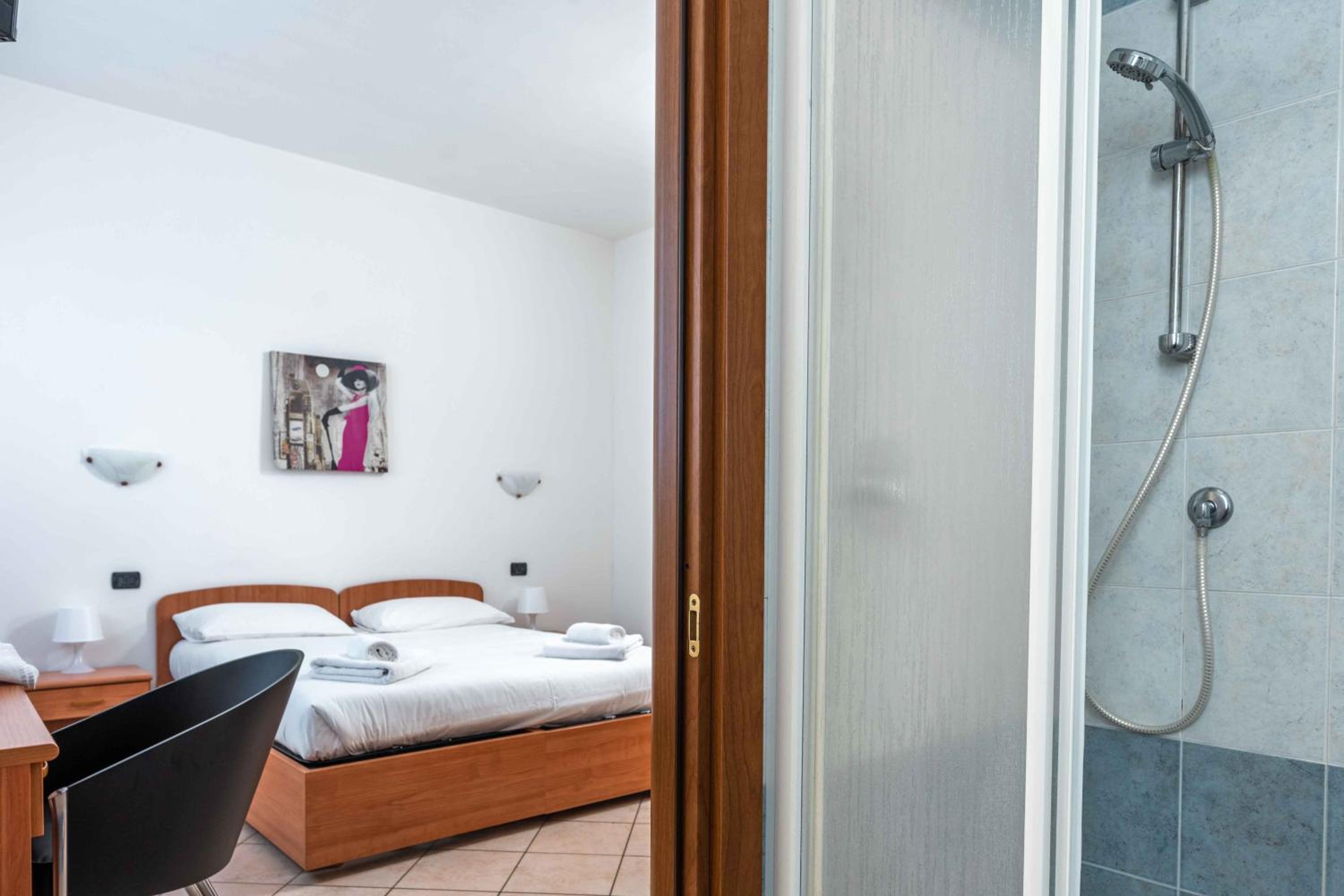 Double Room with Private Bathroom photo 3