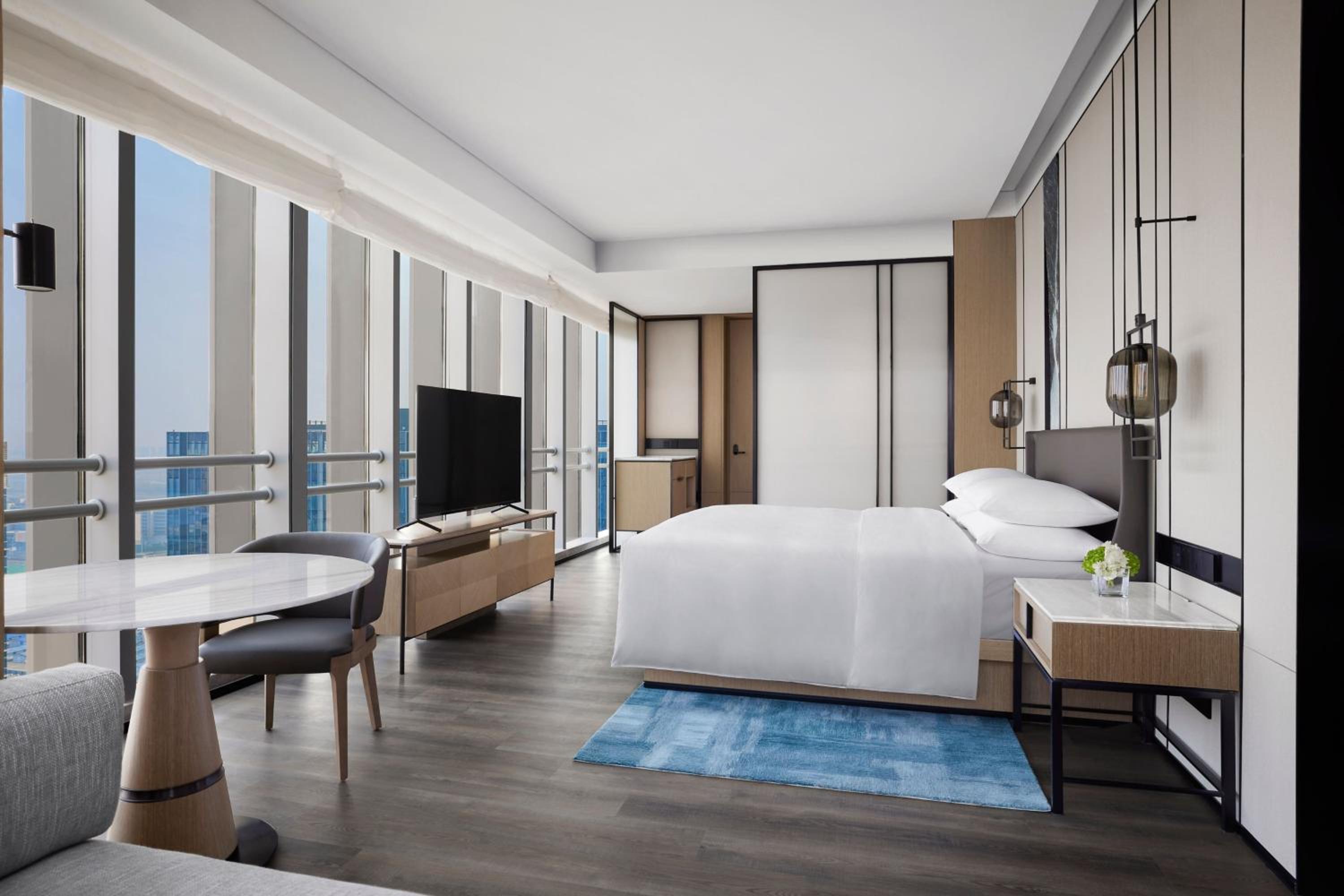Deluxe Corner King Room with City View
