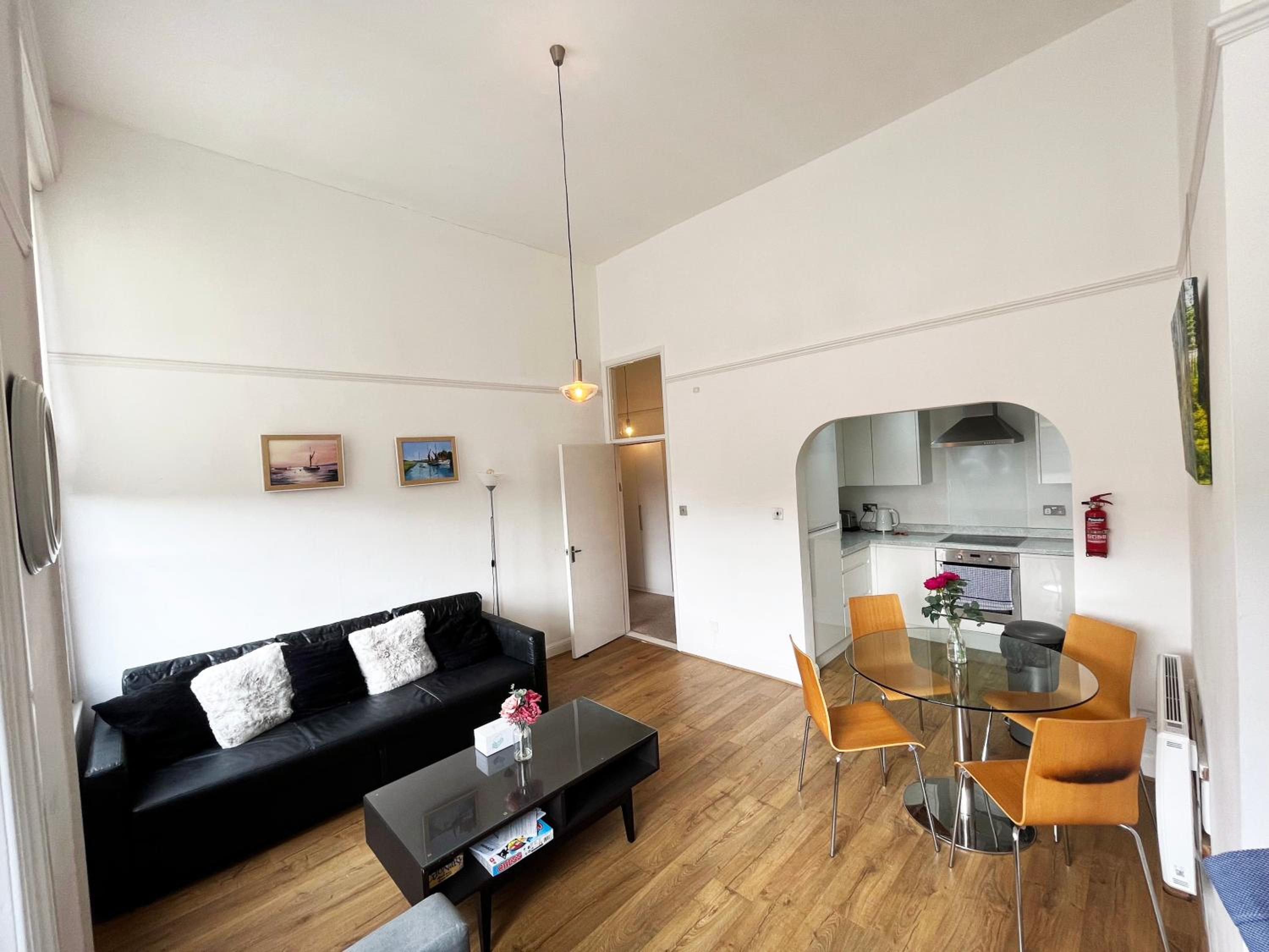 Apartment photo 2