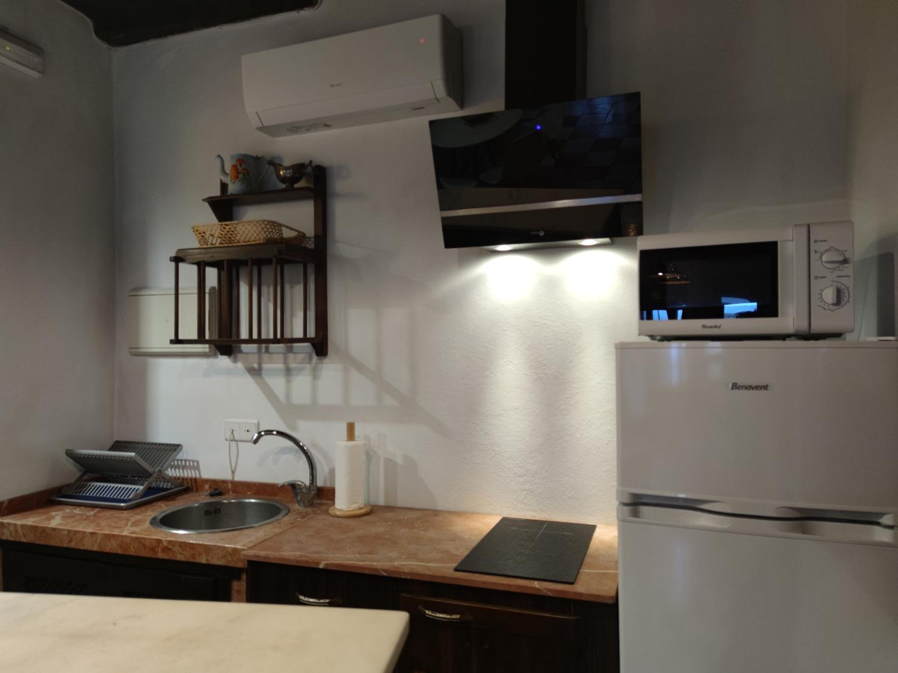 Apartment with Terrace - Photo 6