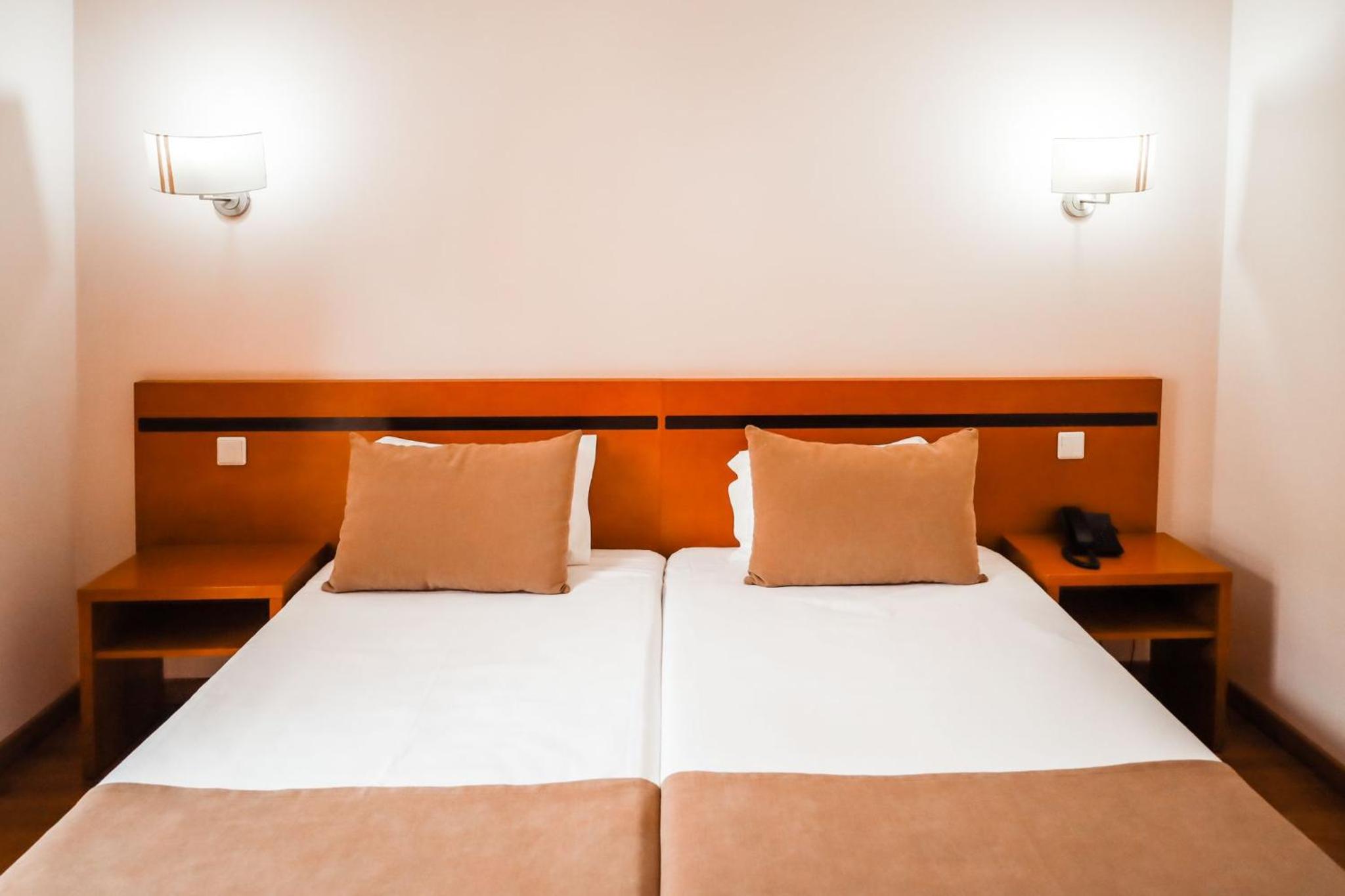 Double or Twin Room - Photo 8