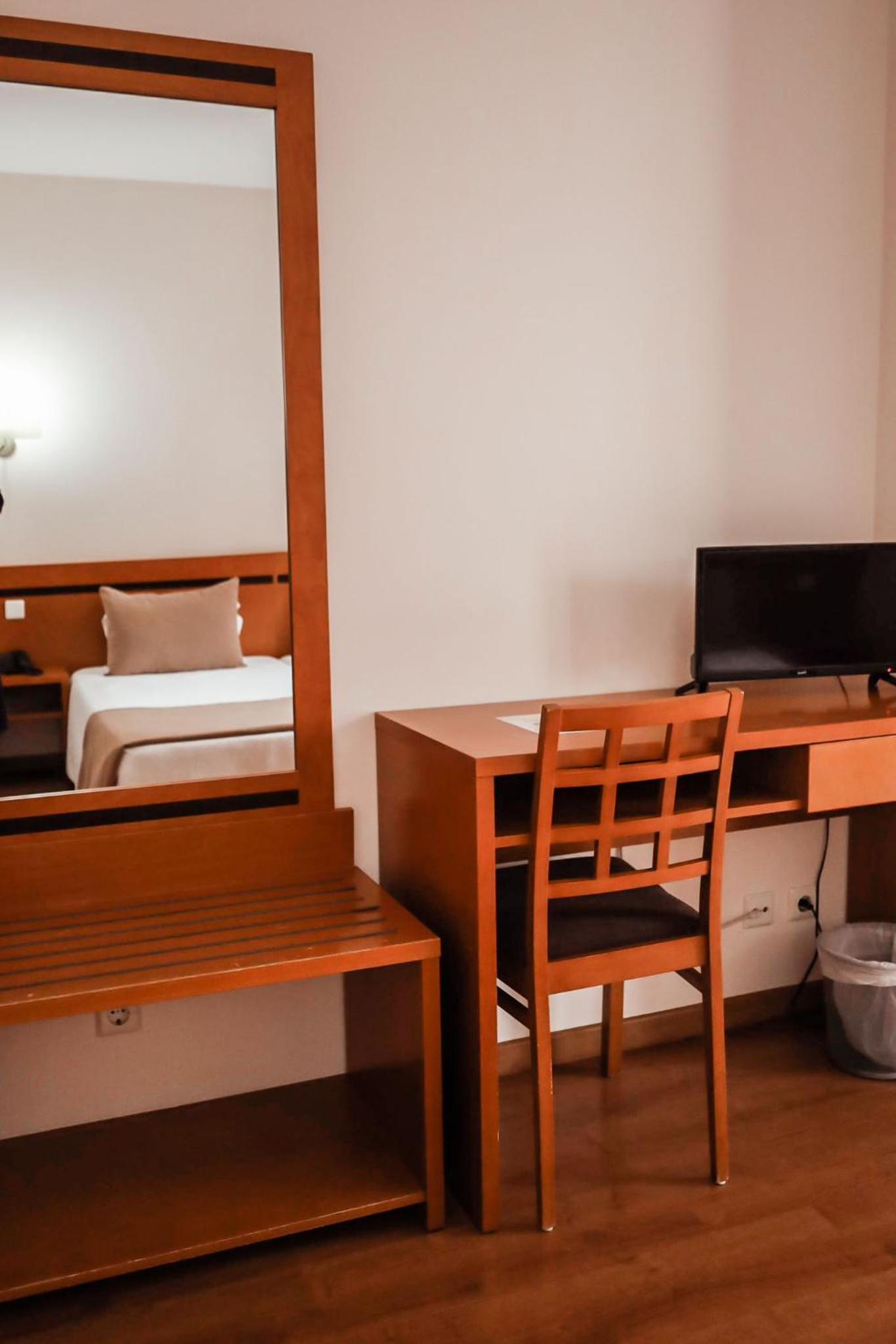 Double or Twin Room - Photo 2