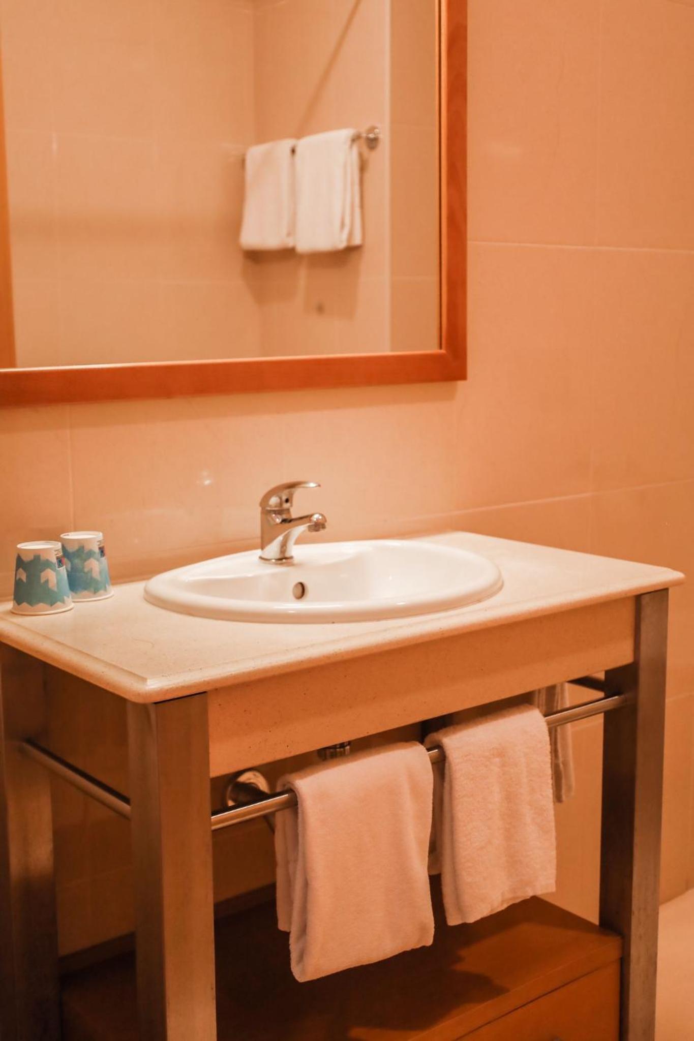 Double or Twin Room - Photo 3