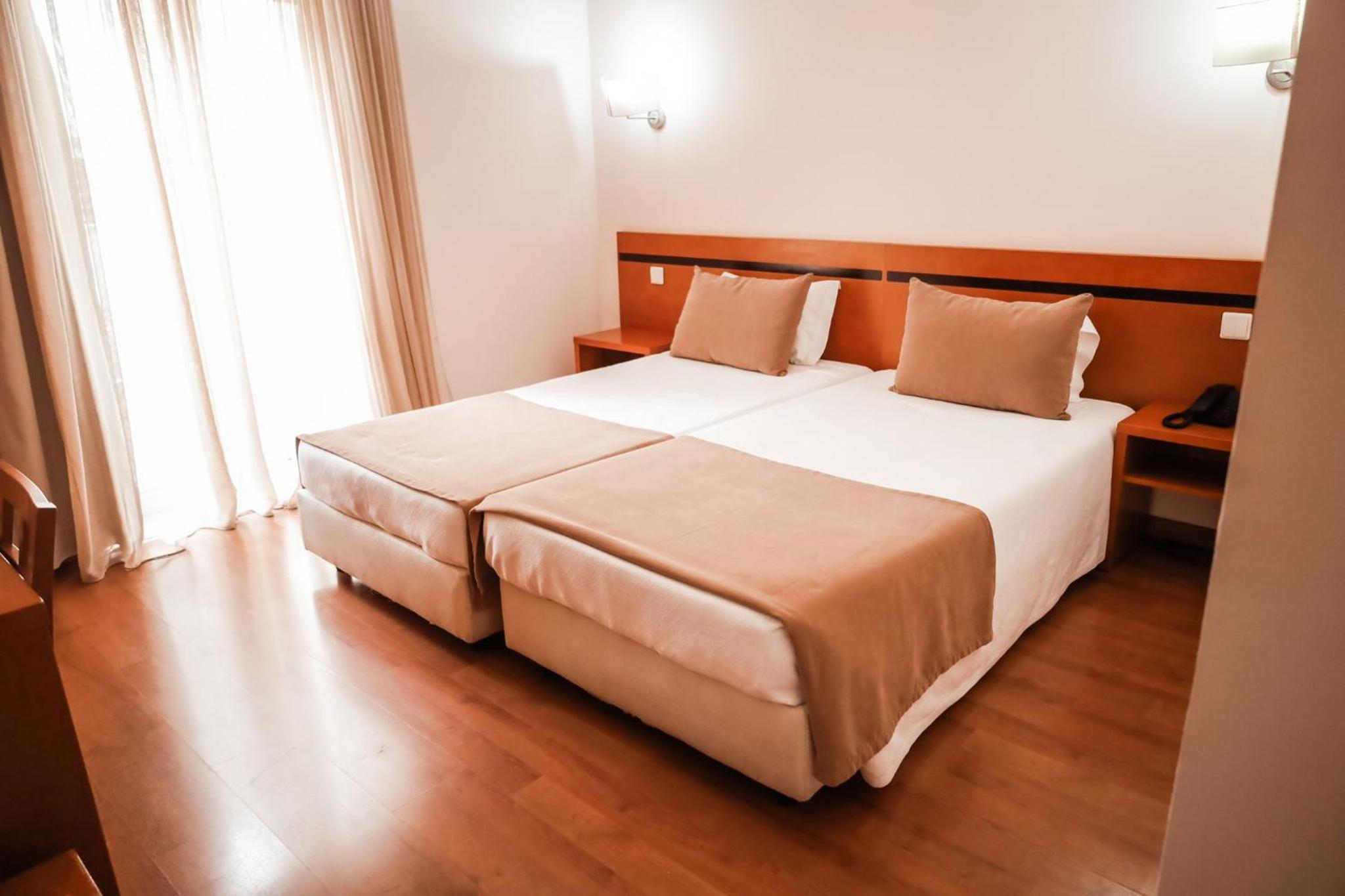 Double or Twin Room - Photo 7